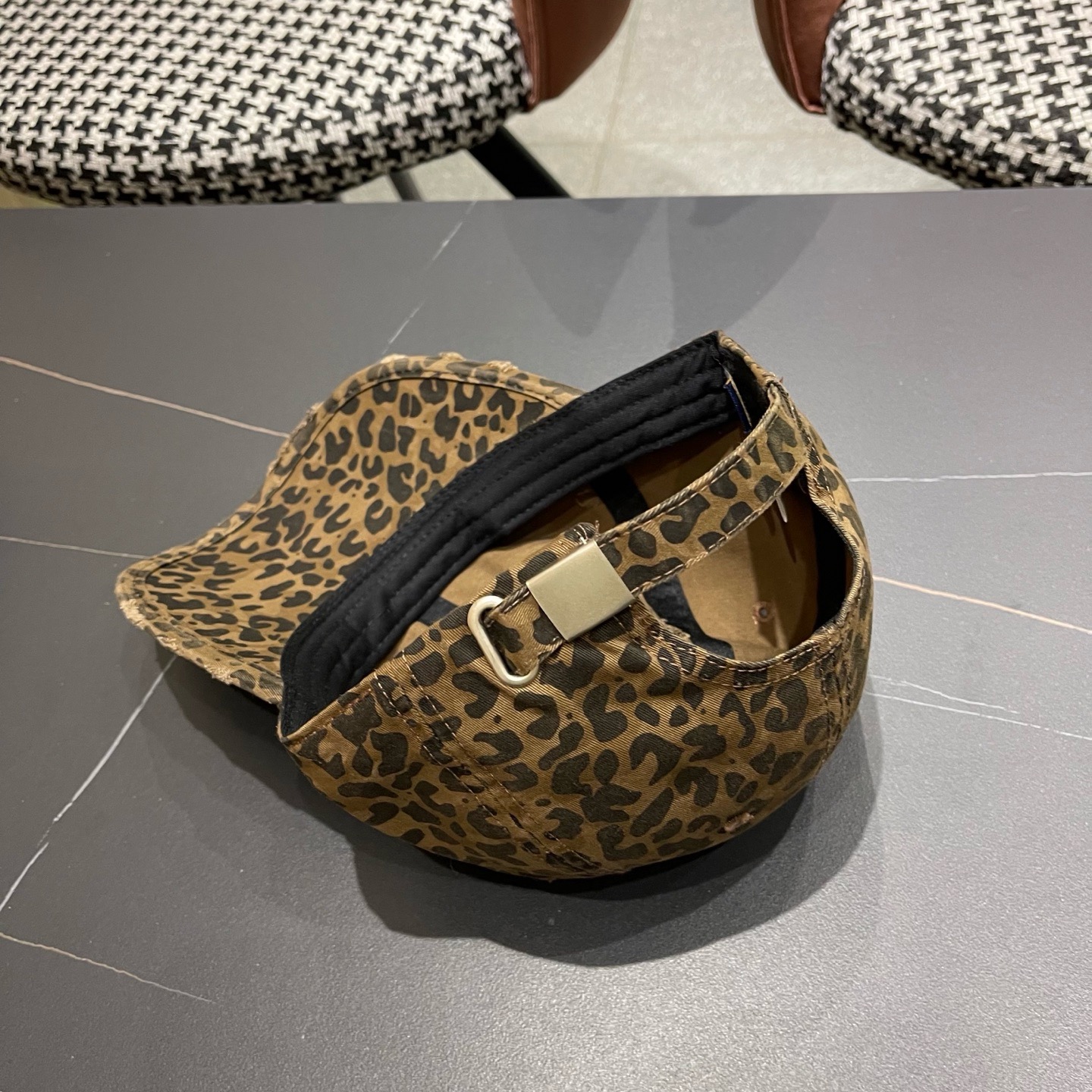 Lv路易威登豹纹鸭舌帽女士夏季2025新款破洞帽子复古大头国显脸小防晒棒球帽