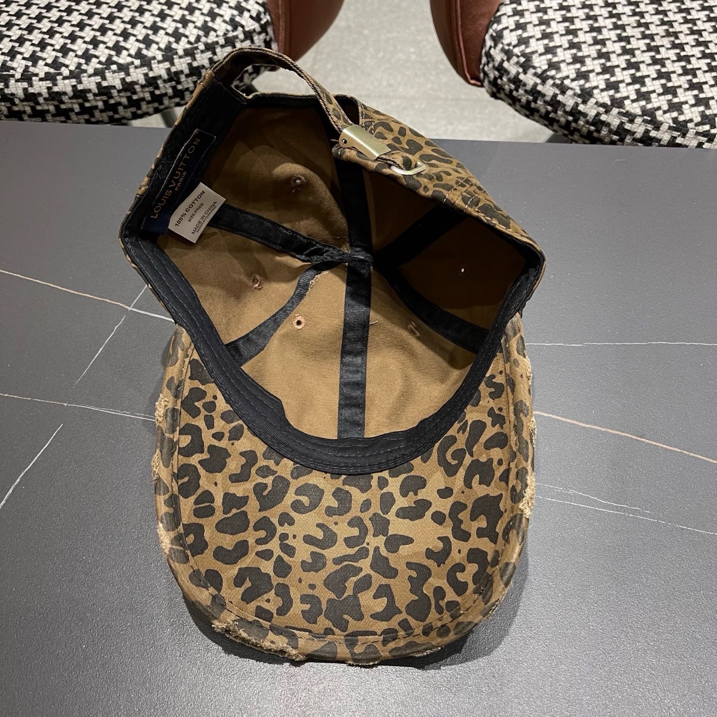 Lv路易威登豹纹鸭舌帽女士夏季2025新款破洞帽子复古大头国显脸小防晒棒球帽