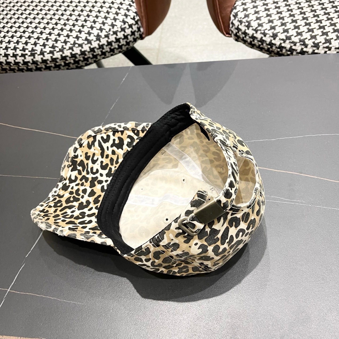 Lv路易威登豹纹鸭舌帽女士夏季2025新款破洞帽子复古大头国显脸小防晒棒球帽