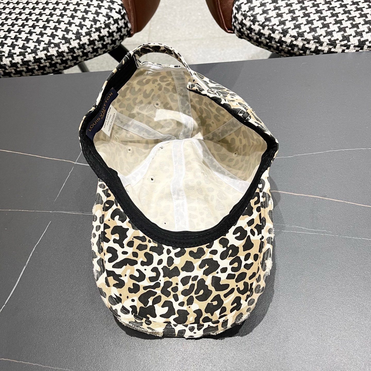 Lv路易威登豹纹鸭舌帽女士夏季2025新款破洞帽子复古大头国显脸小防晒棒球帽