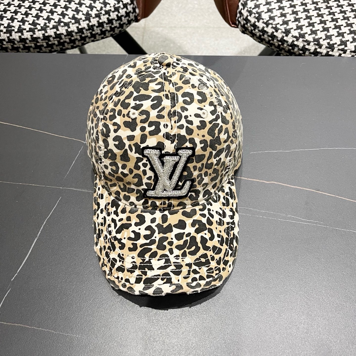 Lv路易威登豹纹鸭舌帽女士夏季2025新款破洞帽子复古大头国显脸小防晒棒球帽