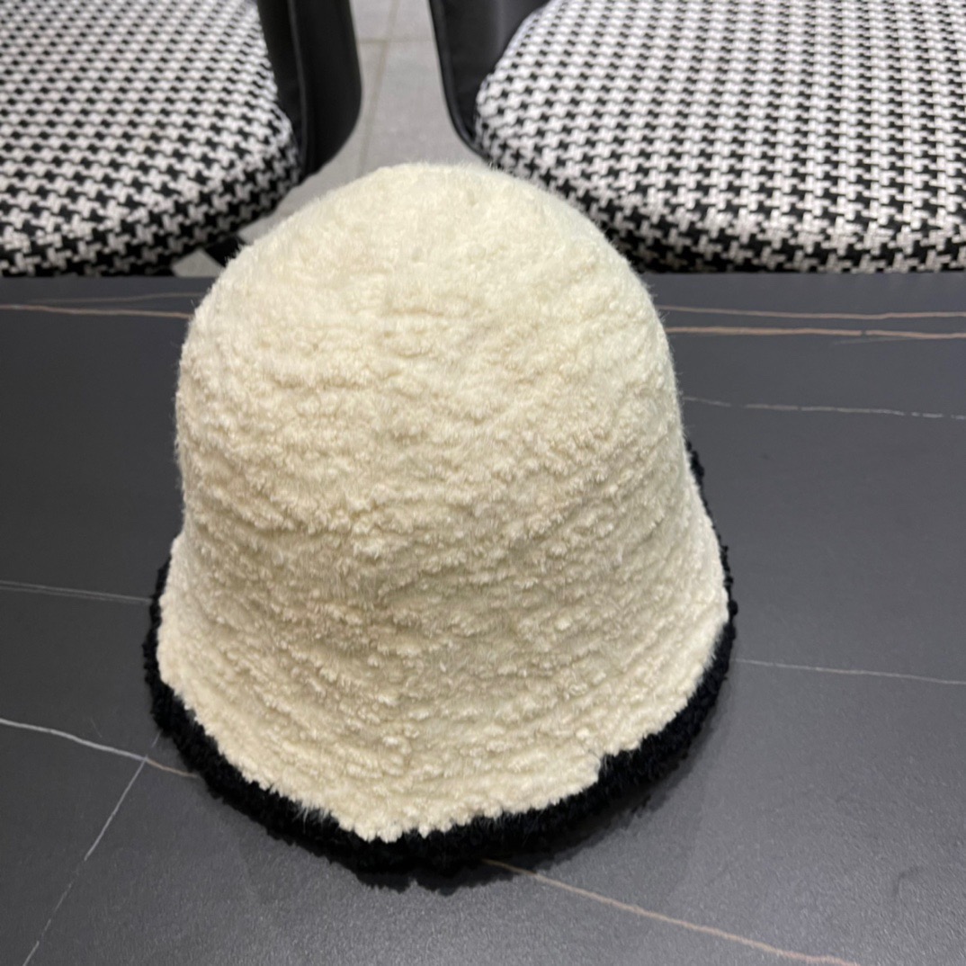 Chanel官网品质香奈儿秋冬网红时尚博主推荐款，小红书爆款，手感超柔软舒适的