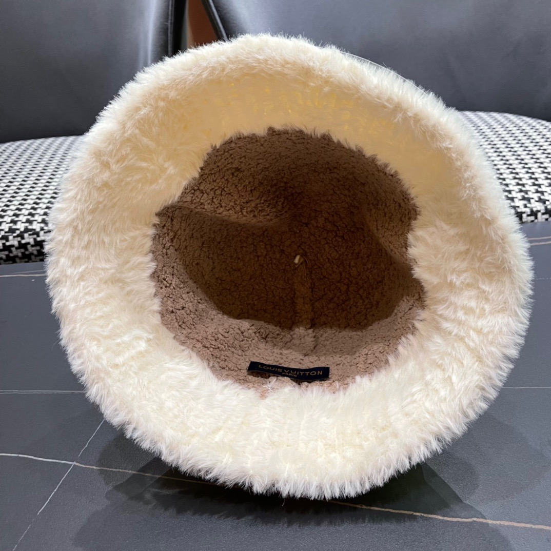 路易威登LouisVuitton可爱渔夫帽女冬季羊羔绒毛绒盆帽子加厚保暖韩版百搭潮牌
