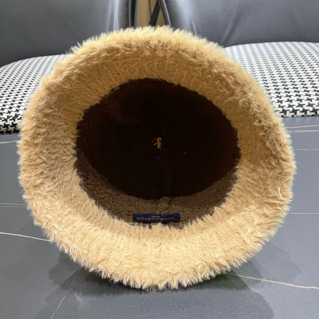 路易威登LouisVuitton可爱渔夫帽女冬季羊羔绒毛绒盆帽子加厚保暖韩版百搭潮牌
