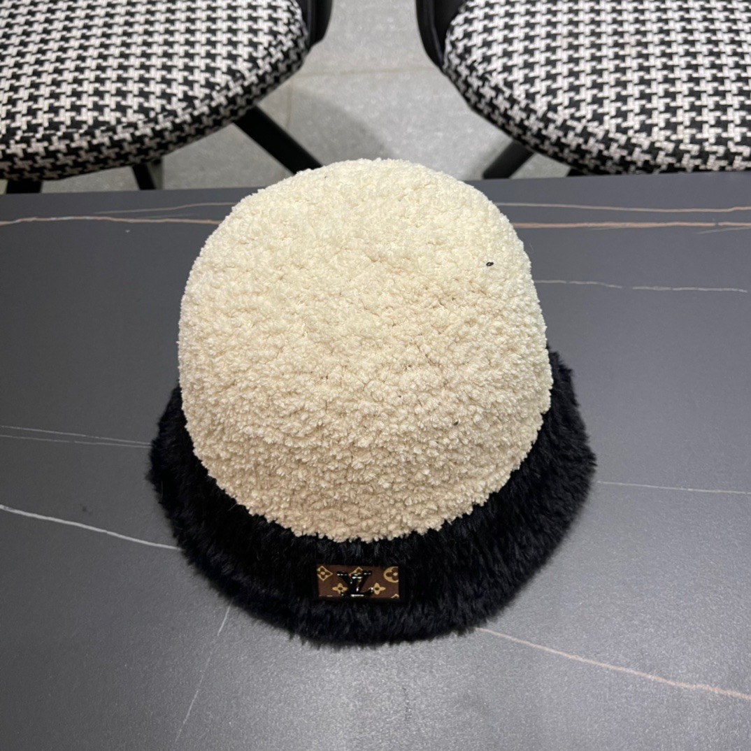 路易威登LouisVuitton可爱渔夫帽女冬季羊羔绒毛绒盆帽子加厚保暖韩版百搭潮牌