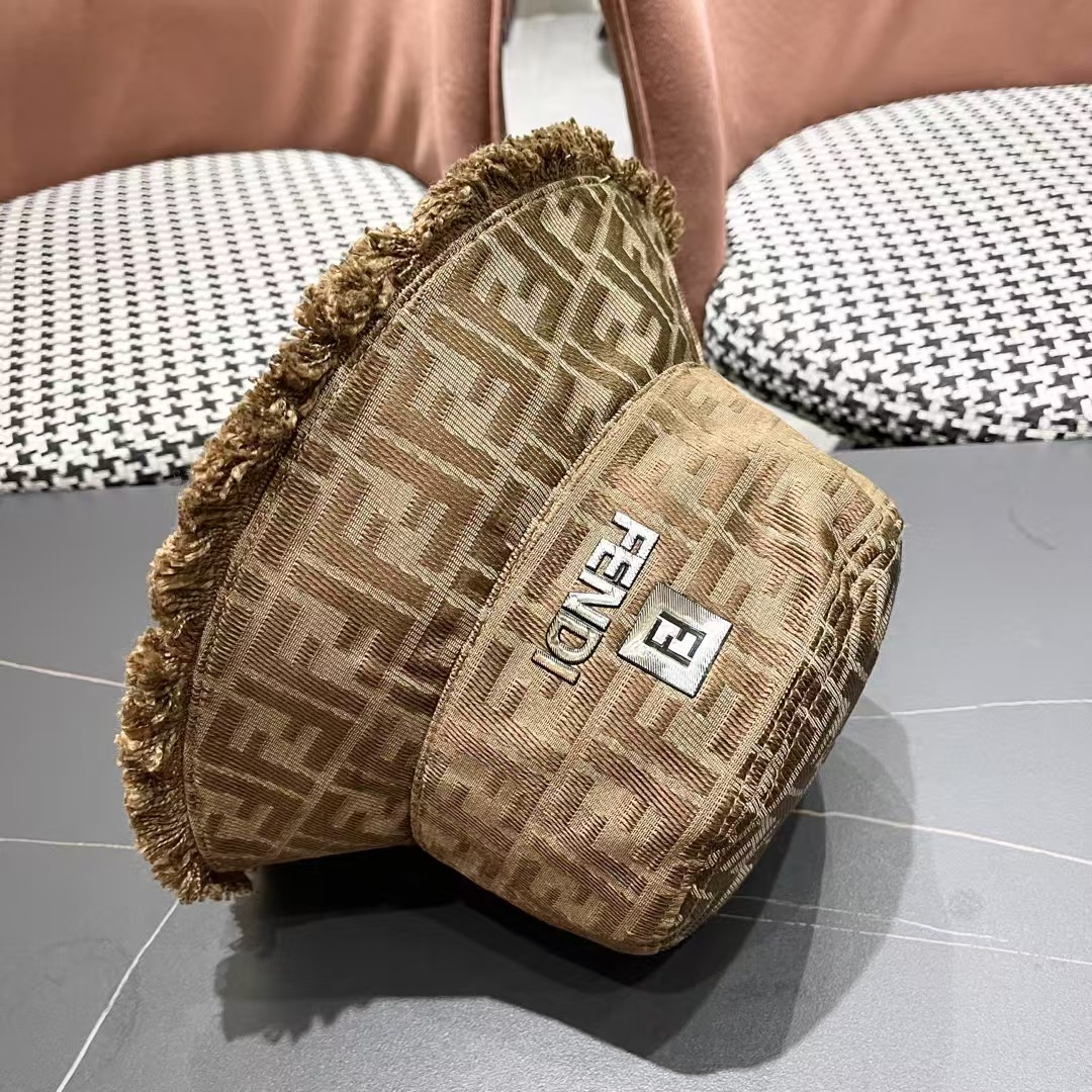FENDI 芬迪 早春新款韩版时尚原单渔夫帽 官网新品😱简约大气👍 細節做工完美❤爱不释手👍亲，赶紧入手