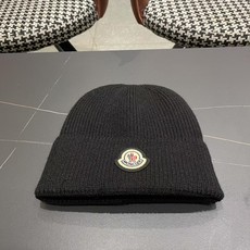 蒙口Moncler盟可睐💥2026官网经典针织帽,原单复刻.非常柔软亲肤,弹性很好💓有质感又非常百搭的款式~保暖的 羊 蒙口Moncler盟可睐💥2026官网经典针织帽,原单复刻.非常柔软亲肤,弹性很好💓有质感又非常百搭的款式~保暖的 羊