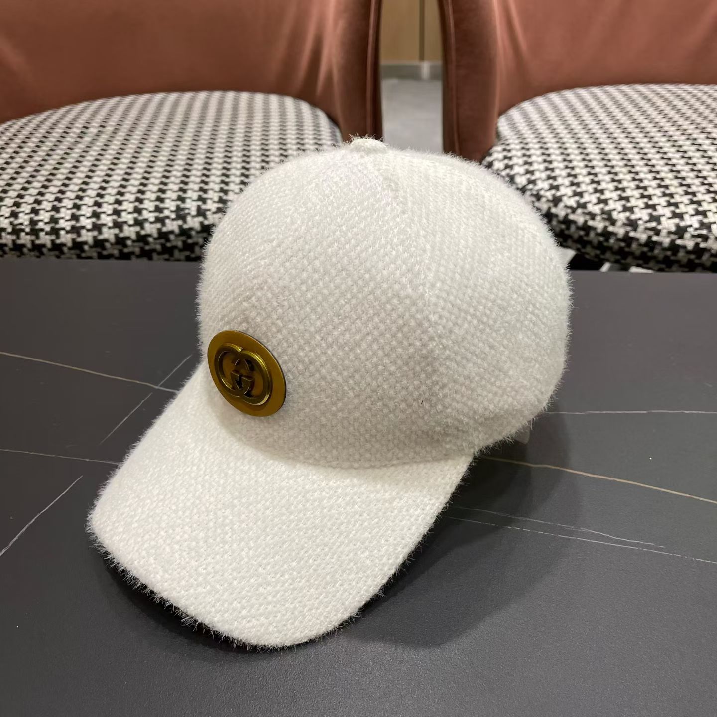 古奇棒球帽♥️GUCCI🧢新品秋冬新款毛绒棒球帽，🔥🎩 工艺非常精美 方便携带！跑量！