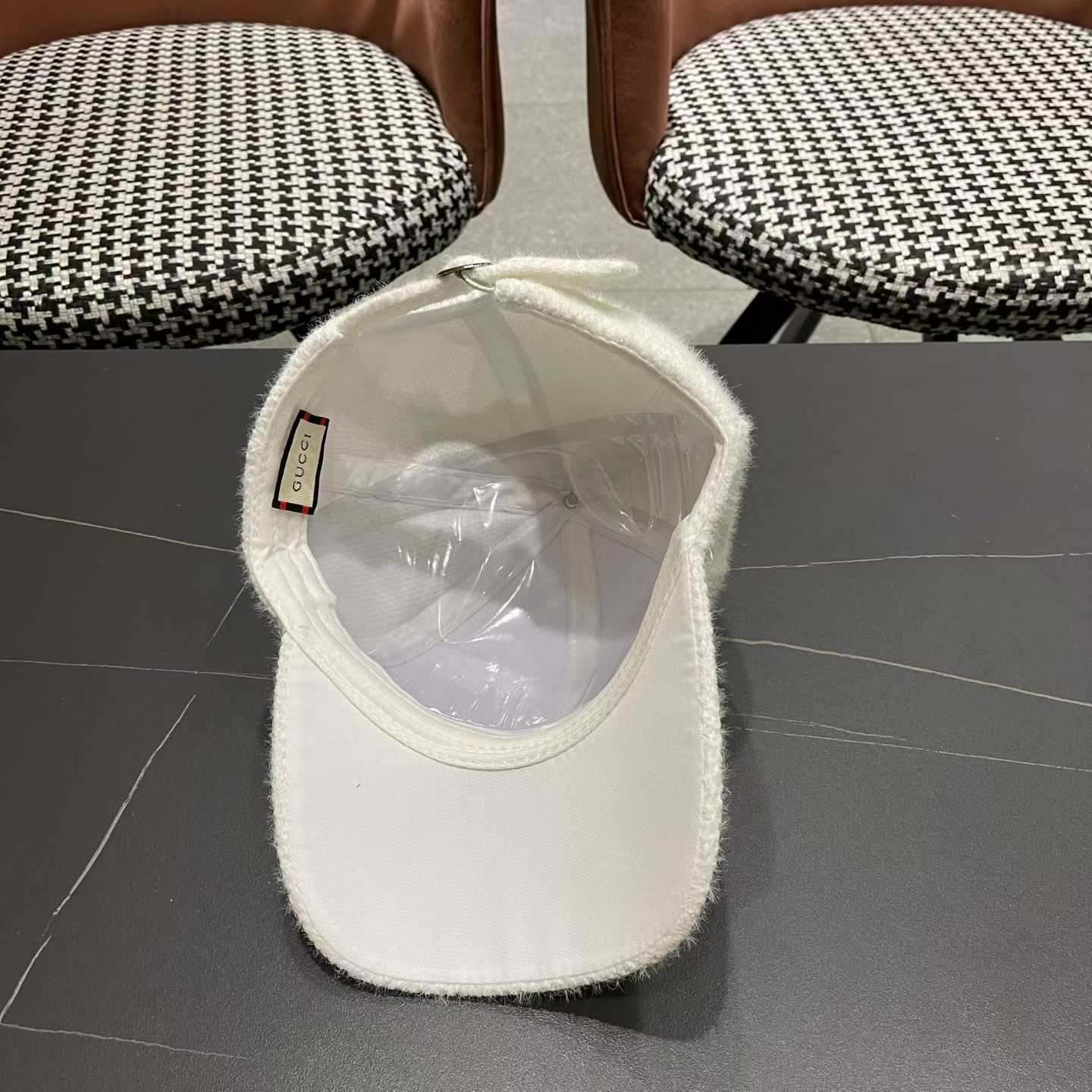 古奇棒球帽♥️GUCCI🧢新品秋冬新款毛绒棒球帽，🔥🎩 工艺非常精美 方便携带！跑量！