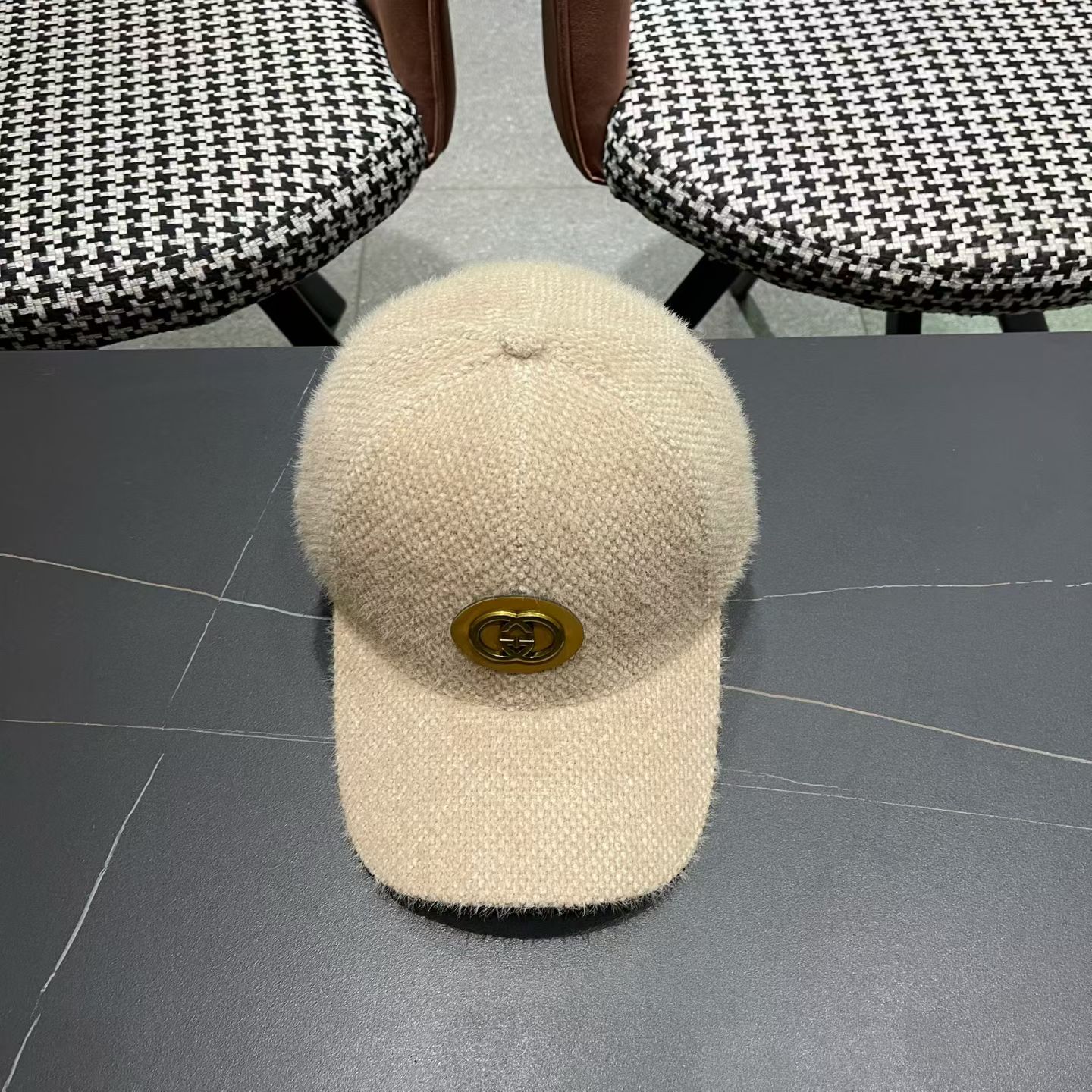 古奇棒球帽♥️GUCCI🧢新品秋冬新款毛绒棒球帽，🔥🎩 工艺非常精美 方便携带！跑量！