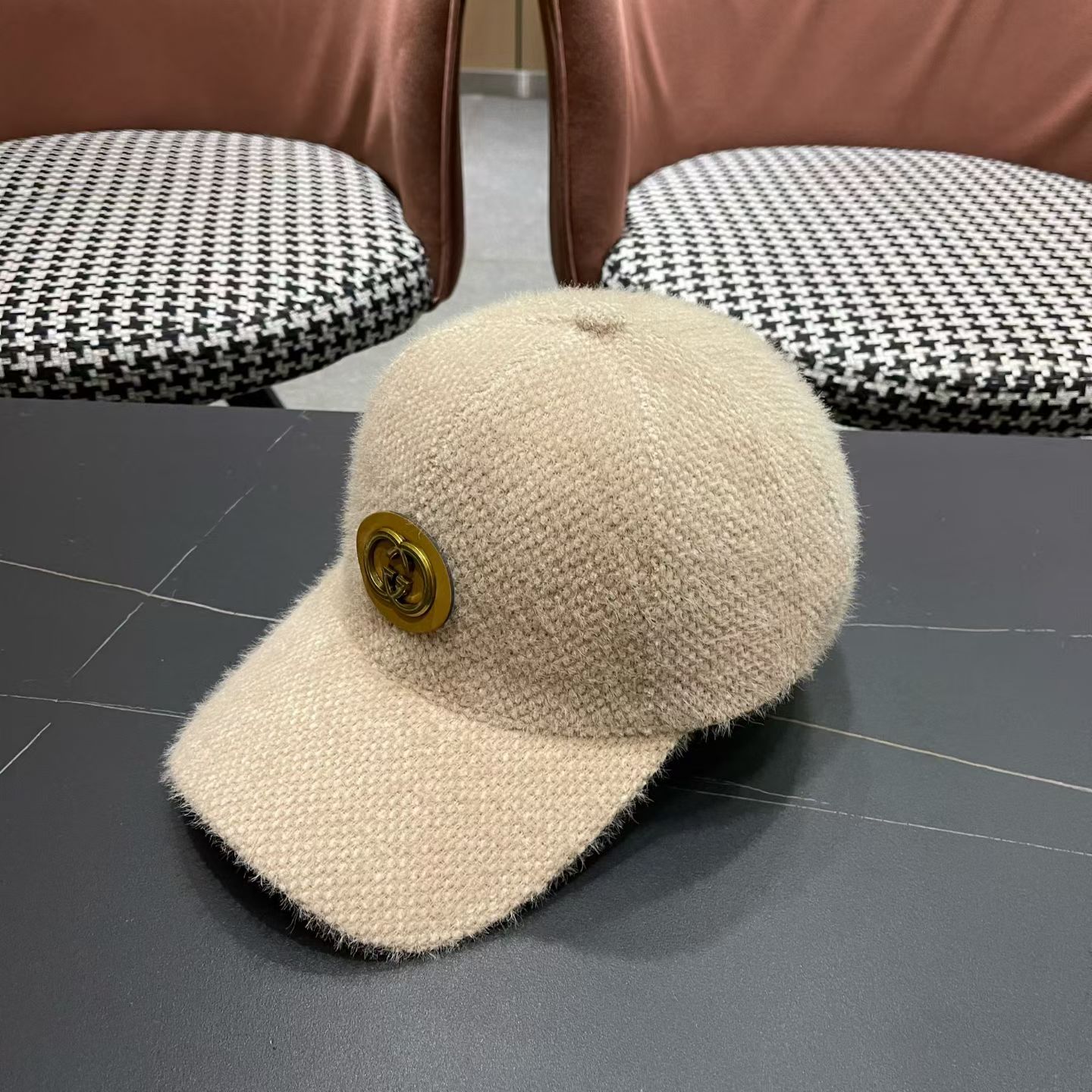 古奇棒球帽♥️GUCCI🧢新品秋冬新款毛绒棒球帽，🔥🎩 工艺非常精美 方便携带！跑量！
