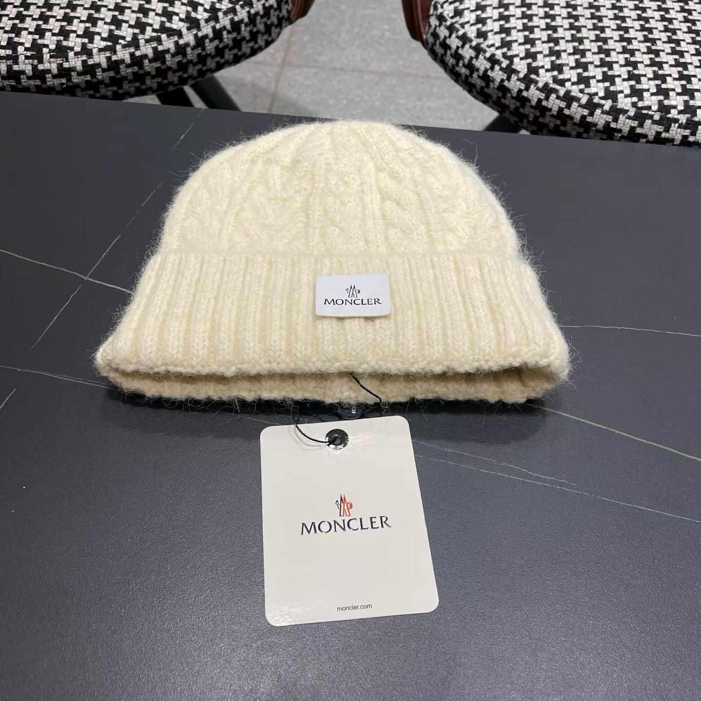 NO:587920,[MONCLER masked autumn and winter thickened plus velvet warm and thickened men's knitted hat outdoor ear protection woolen hat women's hat fisherman hat baseball cap knitted hat, hat, Moncler, espadrilles, hats19860909【MONCLER蒙口秋冬加厚加绒边保暖加厚男士针织帽户外护耳毛线帽女帽子渔夫帽棒球帽针织帽,帽子,Moncler,espadrilles,hats,hat