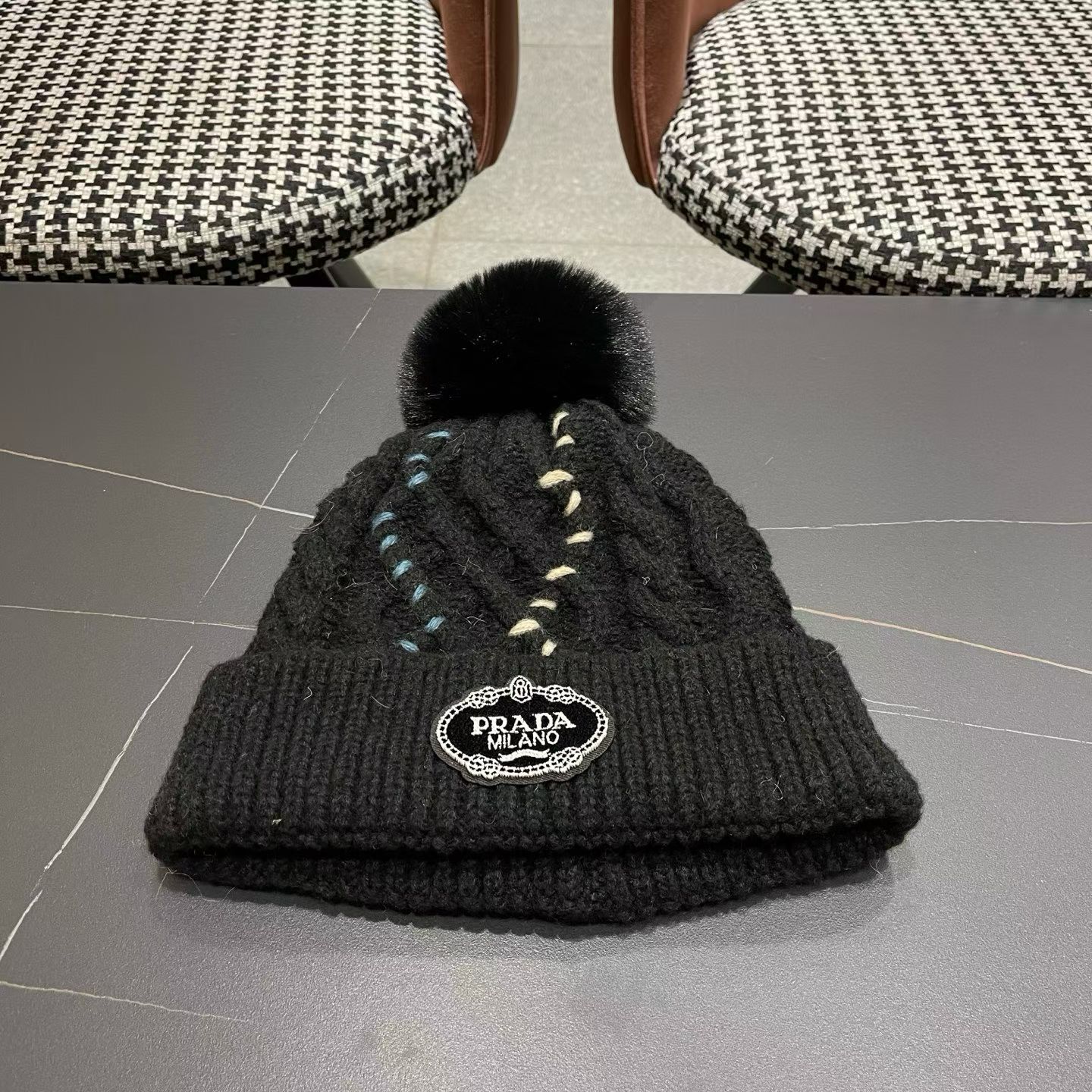 NO:587934,Prada Prada new Korean style fashion versatile trendy women's autumn and winter small knitted hat with a small face, Western style, simple temperament, warm woolen hat, fisherman hat, baseball cap, knitted hat, hat, prada, prada, espadrilles, hats19860909普拉达 Prada 新款韩版时尚百搭潮流女秋冬显脸小针织帽洋气简约气质保暖毛线帽帽子渔夫帽棒球帽针织帽,帽子,prada,prada,espadrilles,hats,hat