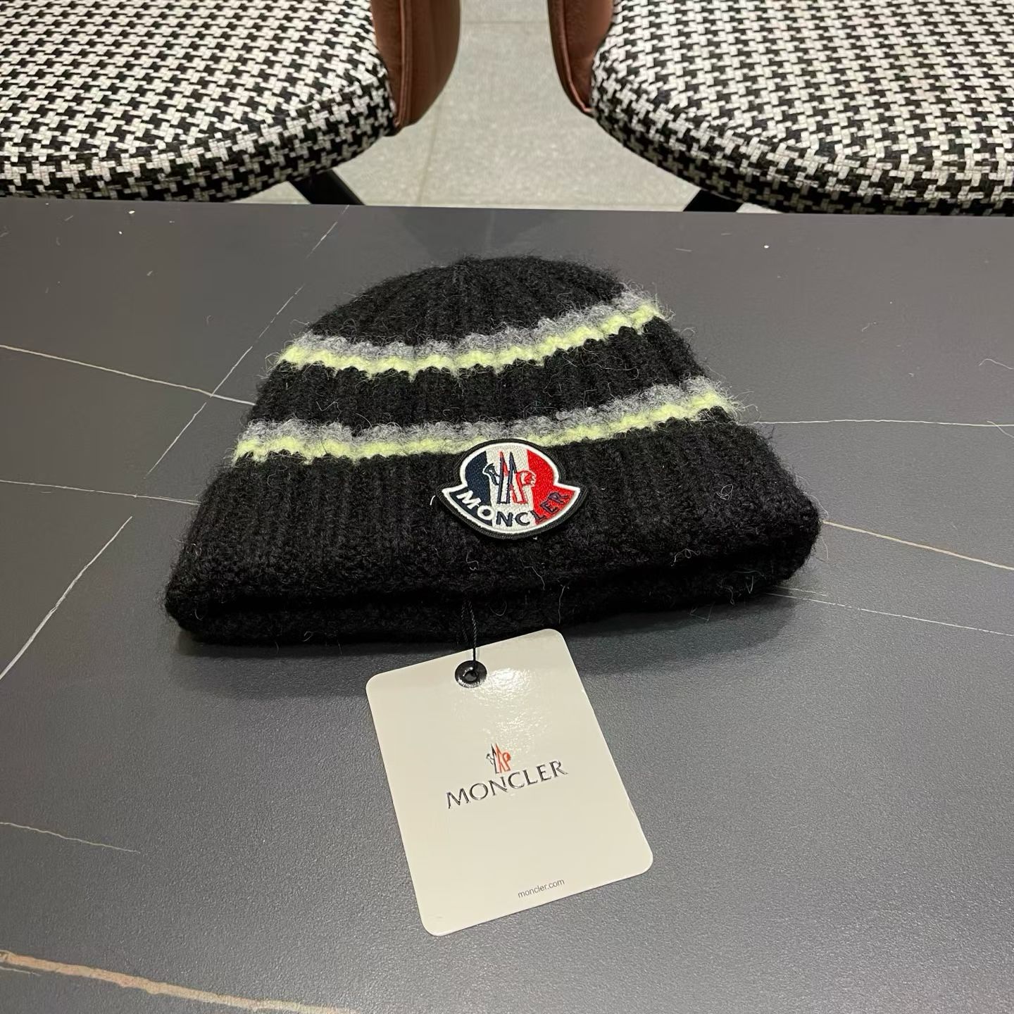 NO:587963,MONCLER muffled knitted beanie, good quality, high-end and elegant, super hot and great texture, very easy to match when out on the street!  Fashion trends!  A must-have item for winter, the same style for men and women, get it now!  Hats bucket hat, baseball cap, knitted hat, hat, Moncler, espadrilles, hats19860909MONCLER蒙口针织毛线帽,好品质高端大气,超火爆质感很赞,出街超好搭配！时尚潮流！冬天必备单品,男女同款快快入手哦！帽子渔夫帽棒球帽针织帽,帽子,Moncler,espadrilles,hats,hat