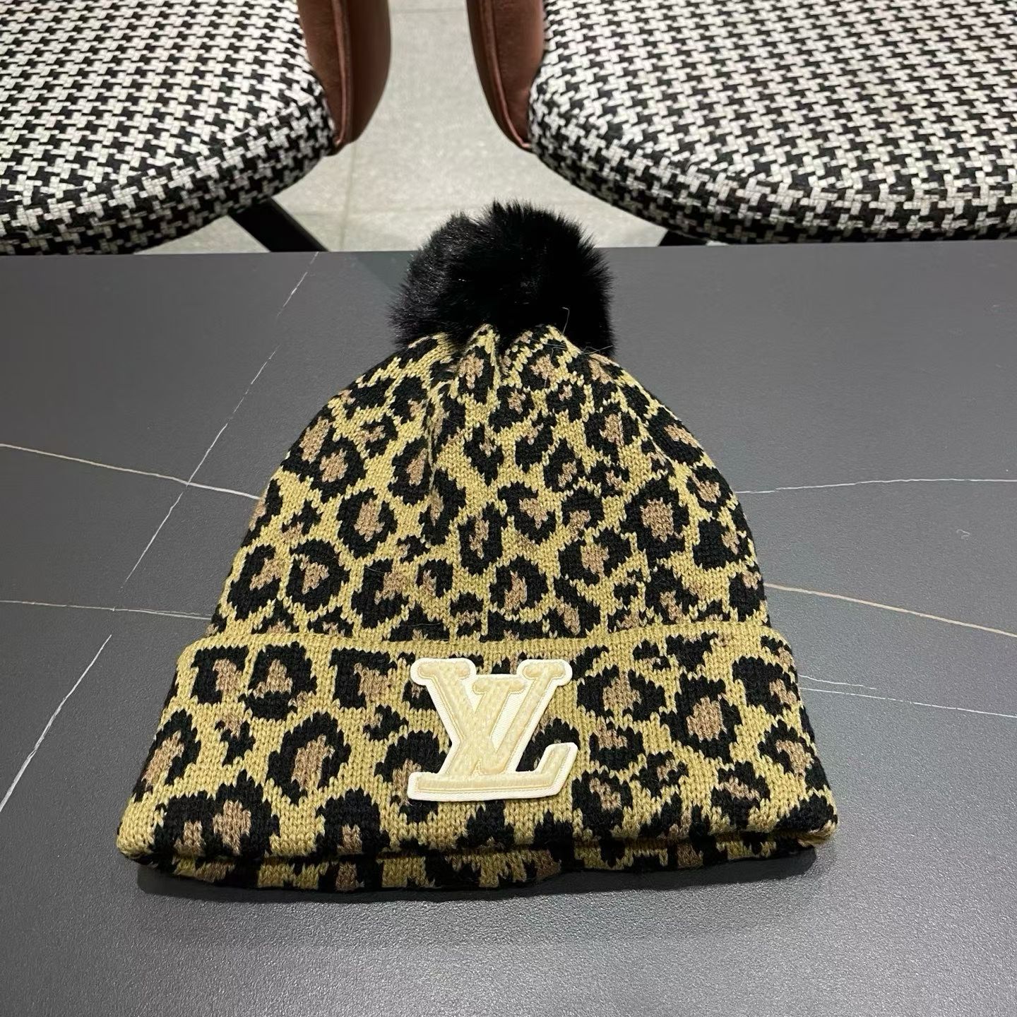 NO:587977,Lv Louis Vuitton winter adult leopard hat women's warm and cold-proof woolen hat knitted hat autumn and winter versatile cycling winter confinement hat fashion hat fisherman hat baseball cap knitted hat, hat, louis vuitton, louis vuitton, espadrilles, hats19860909Lv路易威登冬季成人花豹帽子女保暖防寒毛线帽针织帽秋冬百搭 骑车冬天月子帽时尚帽子渔夫帽棒球帽针织帽,帽子,louis vuitton,louis vuitton,espadrilles,hats,hat