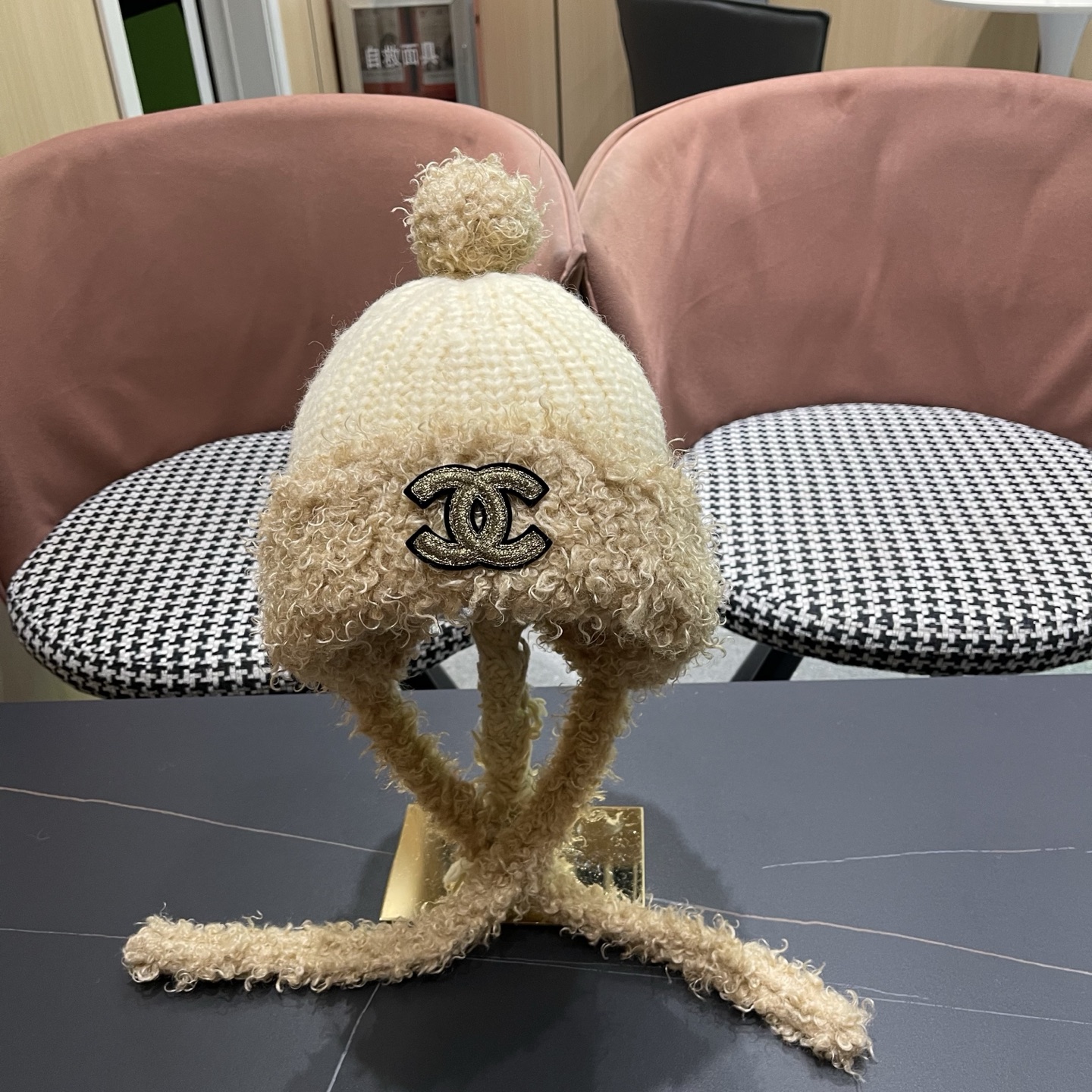 NO:587956,Chanel Chanel Korean new style warm color matching fur ball Lei Feng hat for women autumn and winter cold protection thickened double-layer knitted woolen hat ear protection hat fisherman hat baseball cap knitted hat, hat, chanel, chanel, espadrilles, hats19860909Chanel香奈儿韩系新款保暖拼色毛球雷锋帽子女秋冬防寒加厚双层针织毛线帽护耳帽子渔夫帽棒球帽针织帽,帽子,chanel,chanel,espadrilles,hats,hat