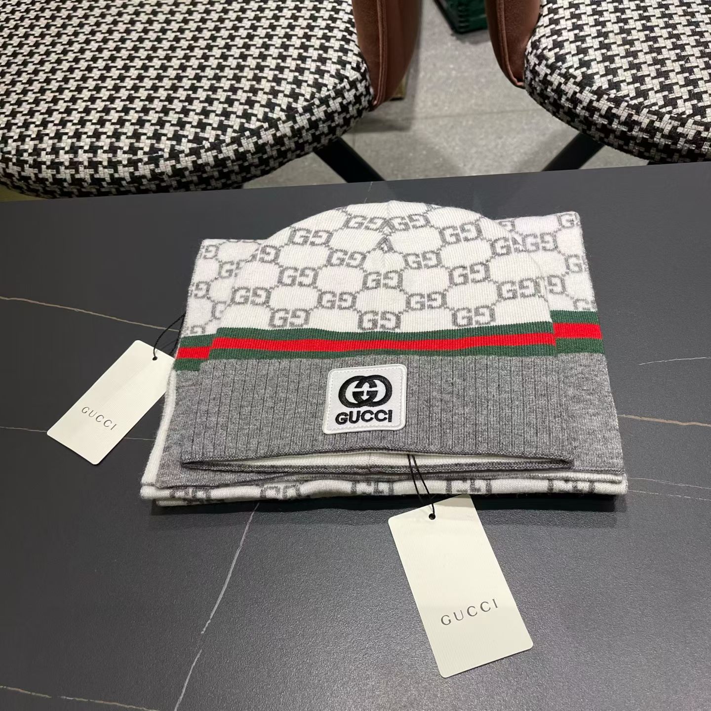 NO:602063,GUCCI Gucci original official flagship store winter cute scarf all in one winter scarf hooded warm internet celebrity two-piece suit, suit, gucci, hats19860909GUCCI古奇 原单官方旗舰店冬天可爱围巾一体冬季围脖连帽保暖网红两件套套装,套装,gucci,hats,accessory