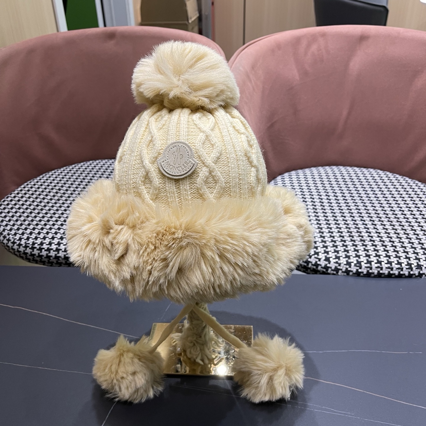 NO:604891,MONCLER (Mongolian mouth) new trendy women's winter warm plush hat showing face small outdoor windproof and cold-proof furry hat hat fisherman hat baseball cap knitted hat, hat, Moncler, espadrilles, hats19860909MONCLER（蒙口）新款潮流女士冬天冬季保暖毛绒帽显脸小户外防风防寒毛茸茸的帽子帽子渔夫帽棒球帽针织帽,帽子,Moncler,espadrilles,hats,hat