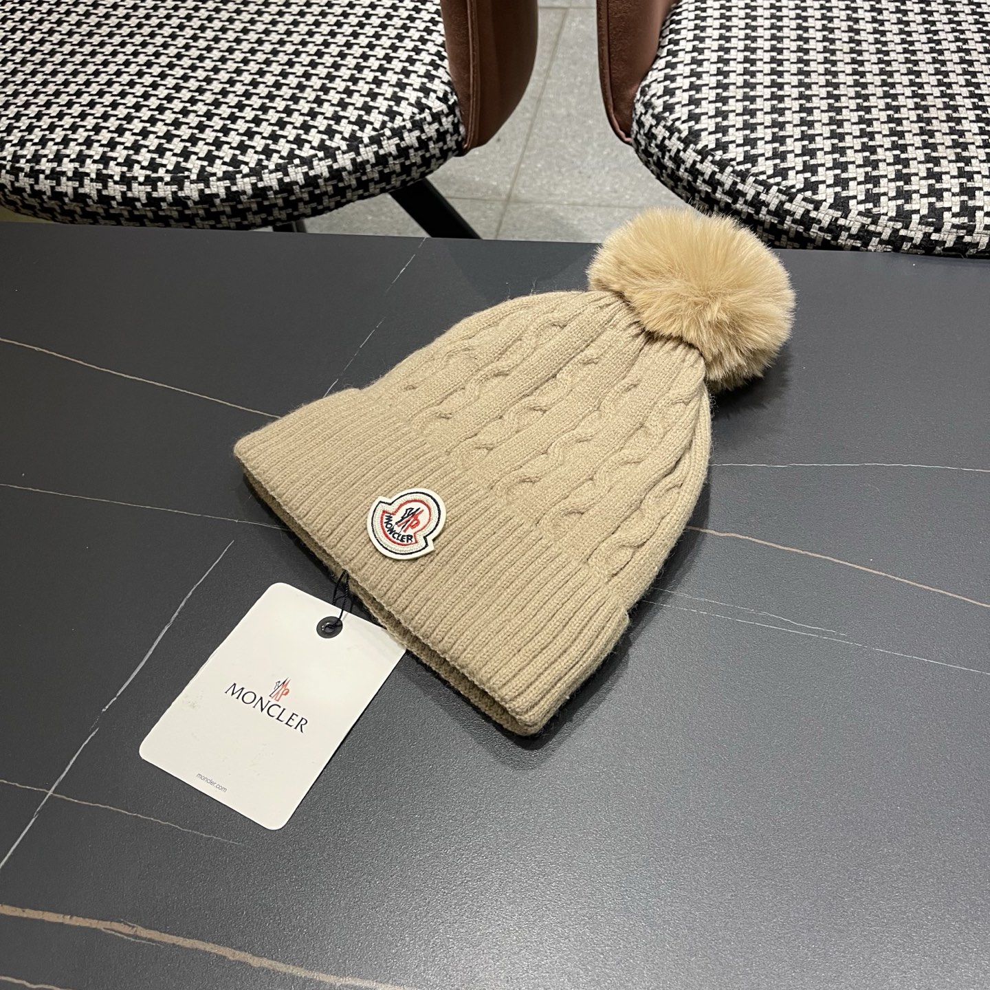 NO:604909,MONCLER (muzzled) warm woolen hat for women in autumn and winter, cold-proof ear protection knitted hat, plush cold hat, trendy hat, fisherman hat, baseball cap, knitted hat, hat, Moncler, espadrilles, hats19860909MONCLER（蒙口）保暖毛线帽子女秋冬防寒护耳针织帽毛绒冷帽潮帽子渔夫帽棒球帽针织帽,帽子,Moncler,espadrilles,hats,hat
