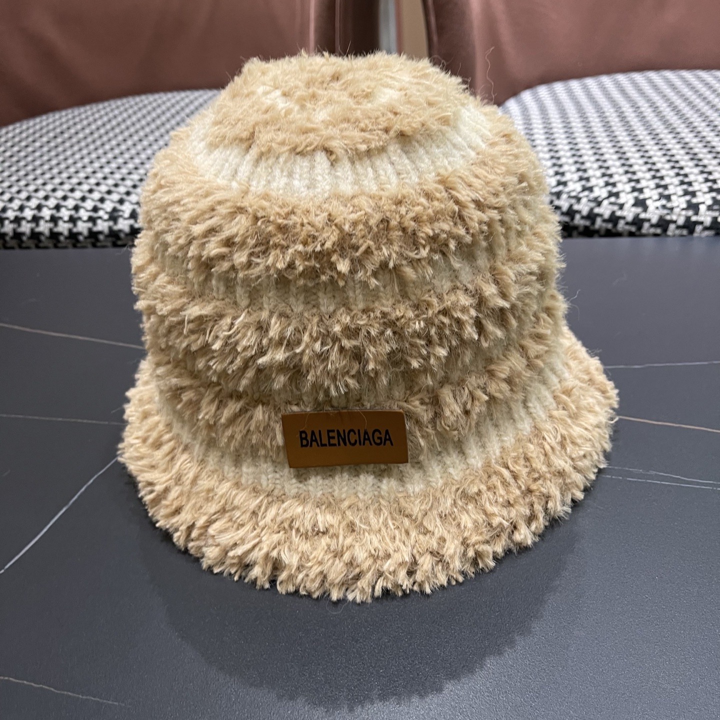 NO:604922,BALENCIAGA Balenciaga velvet thick warm knitted fisherman hat 2025 new autumn and winter windproof plush striped contrast basin hat hat fisherman hat baseball cap knitted hat, hat, balenciaga, balenciaga, espadrilles, hats19860909BALENCIAGA巴黎世家 加绒厚实保暖针织渔夫帽2025新款秋冬季防风御毛绒条纹撞色盆帽子帽子渔夫帽棒球帽针织帽,帽子,balenciaga,balenciaga,espadrilles,hats,hat
