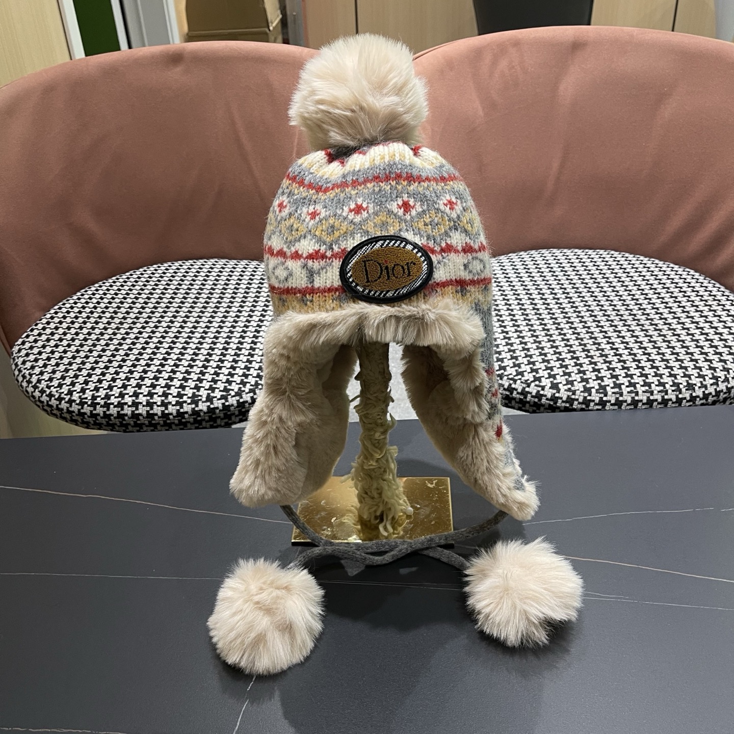 NO:604947,Dior Dior plush hat women's winter knitted woolen hat warm and thickened Northeast outdoor cold-proof ear protection Lei Feng hat women's hat fisherman hat baseball cap knitted hat, hat, dior, dior, espadrilles, hats19860909Dior迪奥 毛绒帽子女款冬季针织毛线帽子保暖加厚 东北户外防寒护耳雷锋帽女帽子渔夫帽棒球帽针织帽,帽子,dior,dior,espadrilles,hats,hat