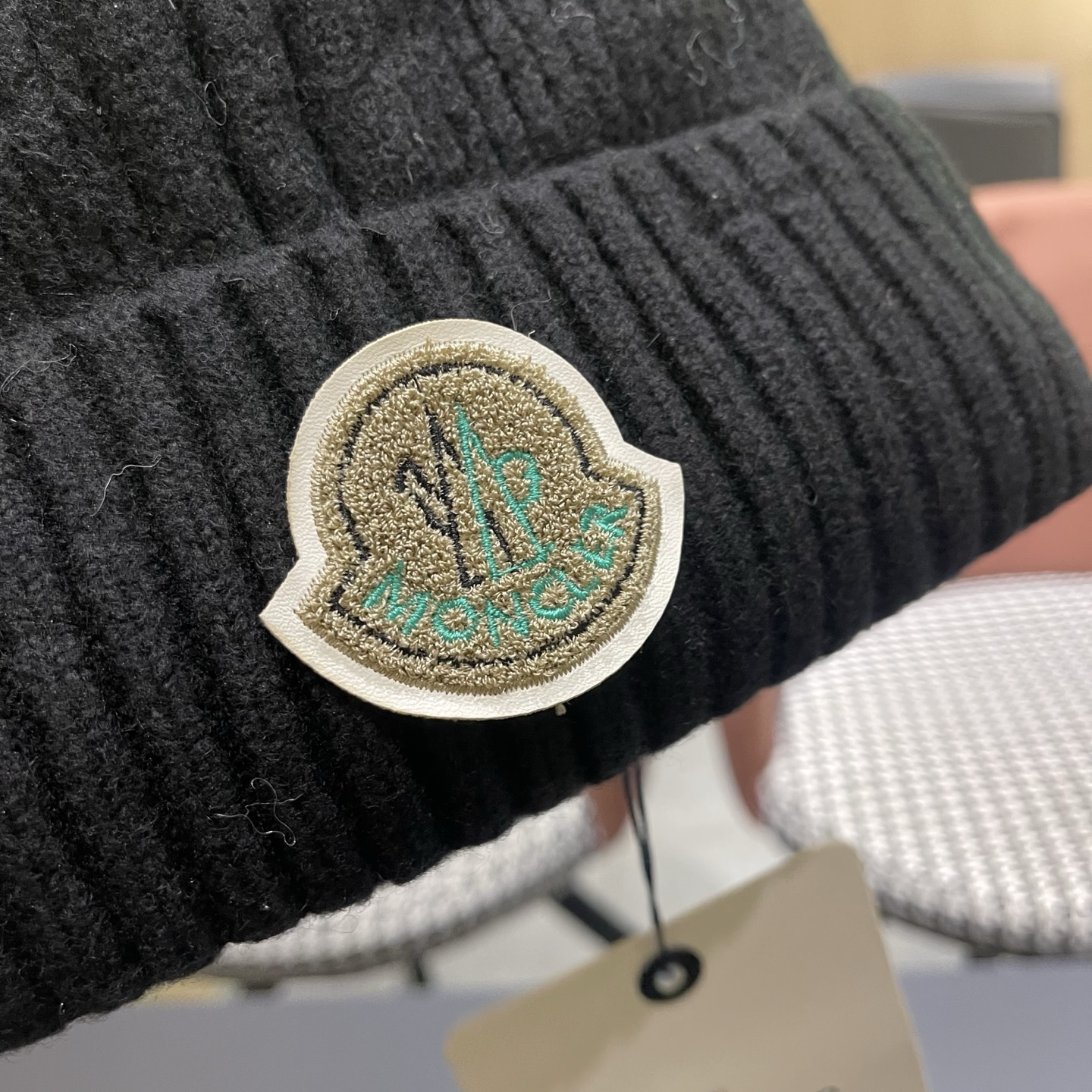 MONCLER（蒙口）秋冬季新款毛线帽户外休闲保暖套头帽弹力针织帽男女款冷帽子