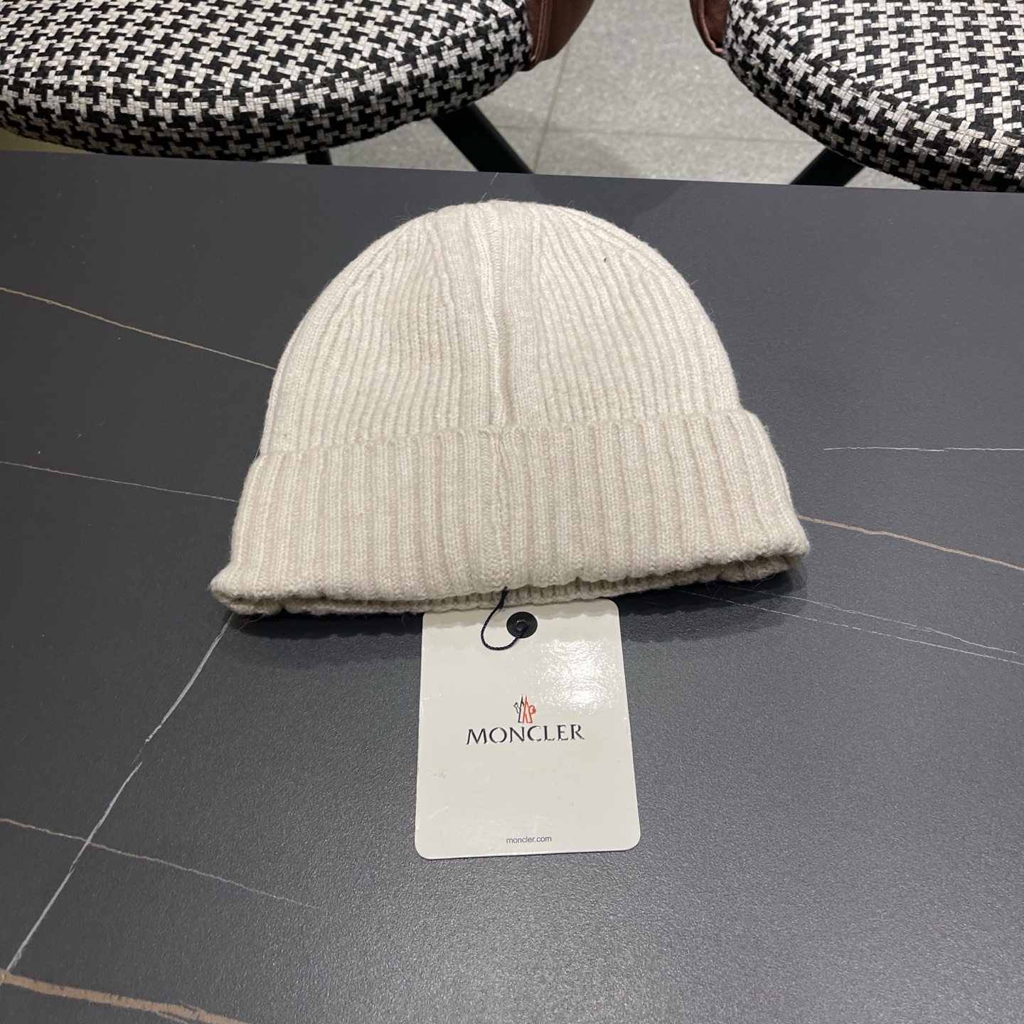 MONCLER（蒙口）秋冬季新款毛线帽户外休闲保暖套头帽弹力针织帽男女款冷帽子