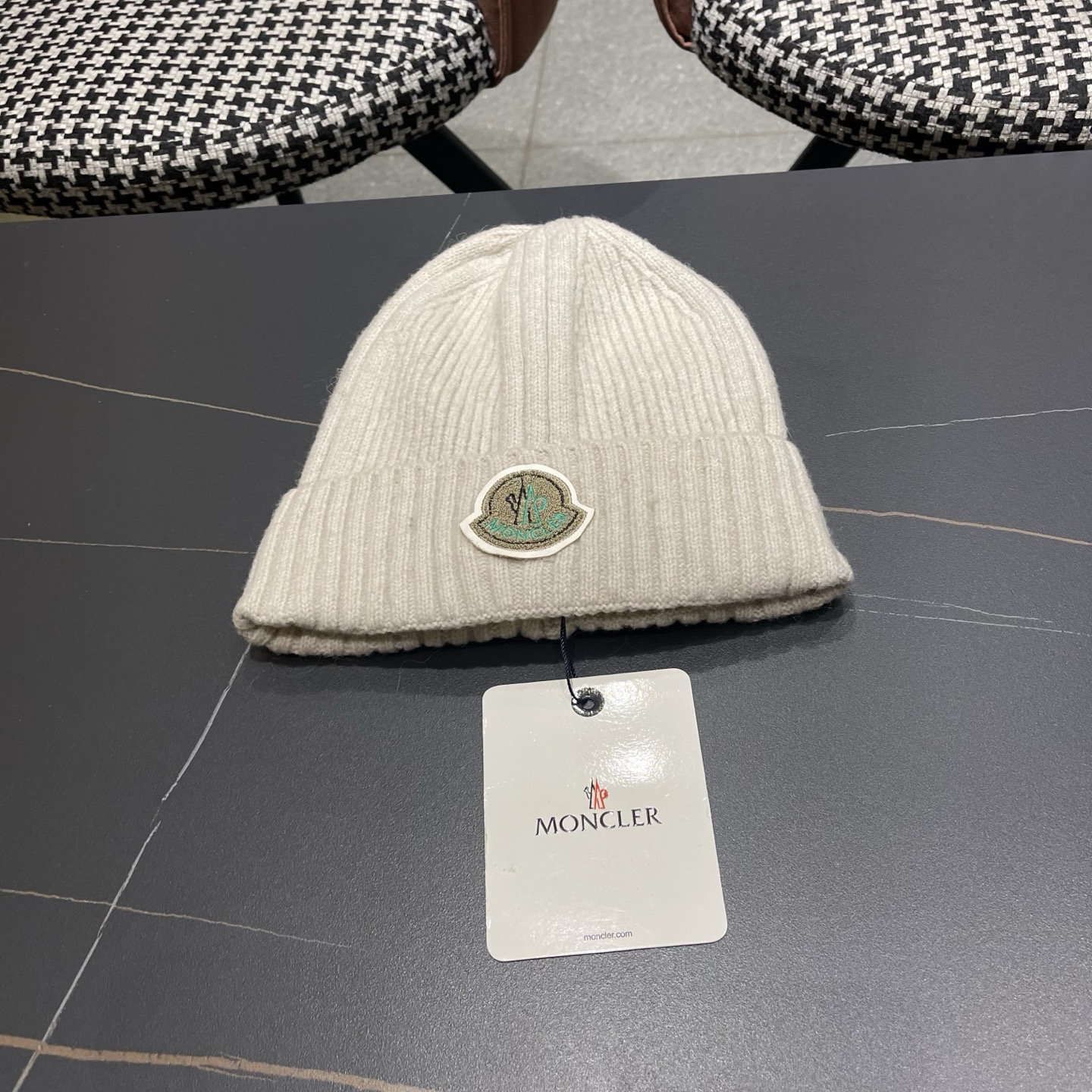 MONCLER（蒙口）秋冬季新款毛线帽户外休闲保暖套头帽弹力针织帽男女款冷帽子