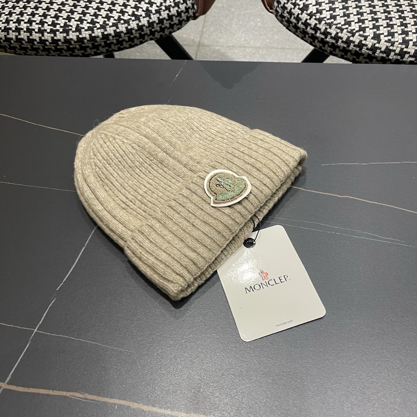 MONCLER（蒙口）秋冬季新款毛线帽户外休闲保暖套头帽弹力针织帽男女款冷帽子
