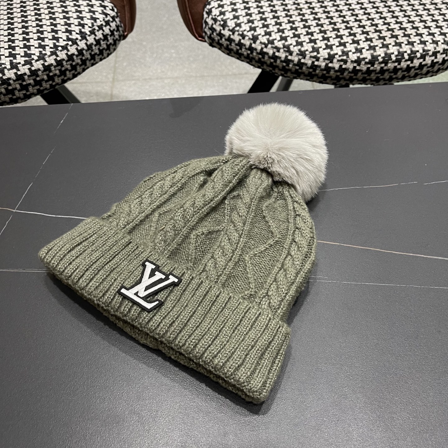 lv路易威登帽子2025女秋冬毛线帽韩版针织帽女士百搭毛球帽护耳冬季套头潮加厚帽