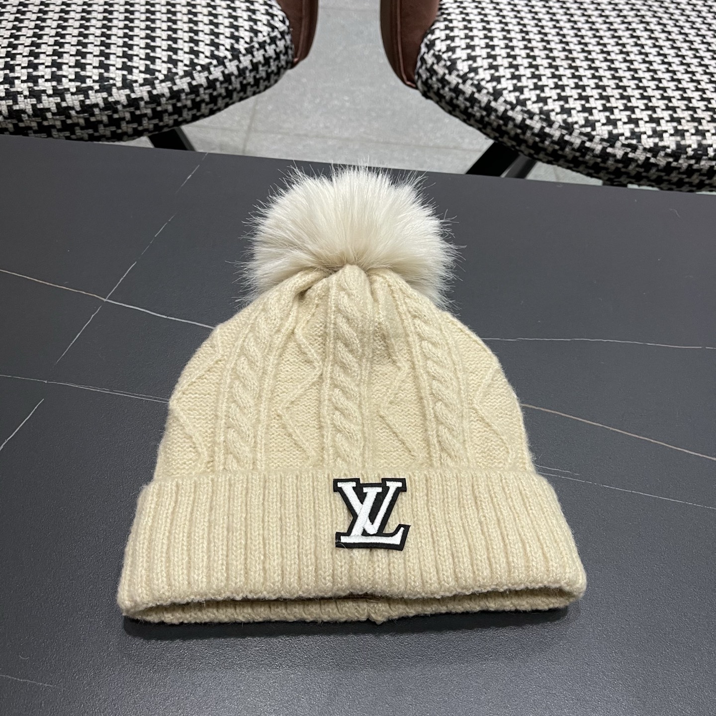 lv路易威登帽子2025女秋冬毛线帽韩版针织帽女士百搭毛球帽护耳冬季套头潮加厚帽