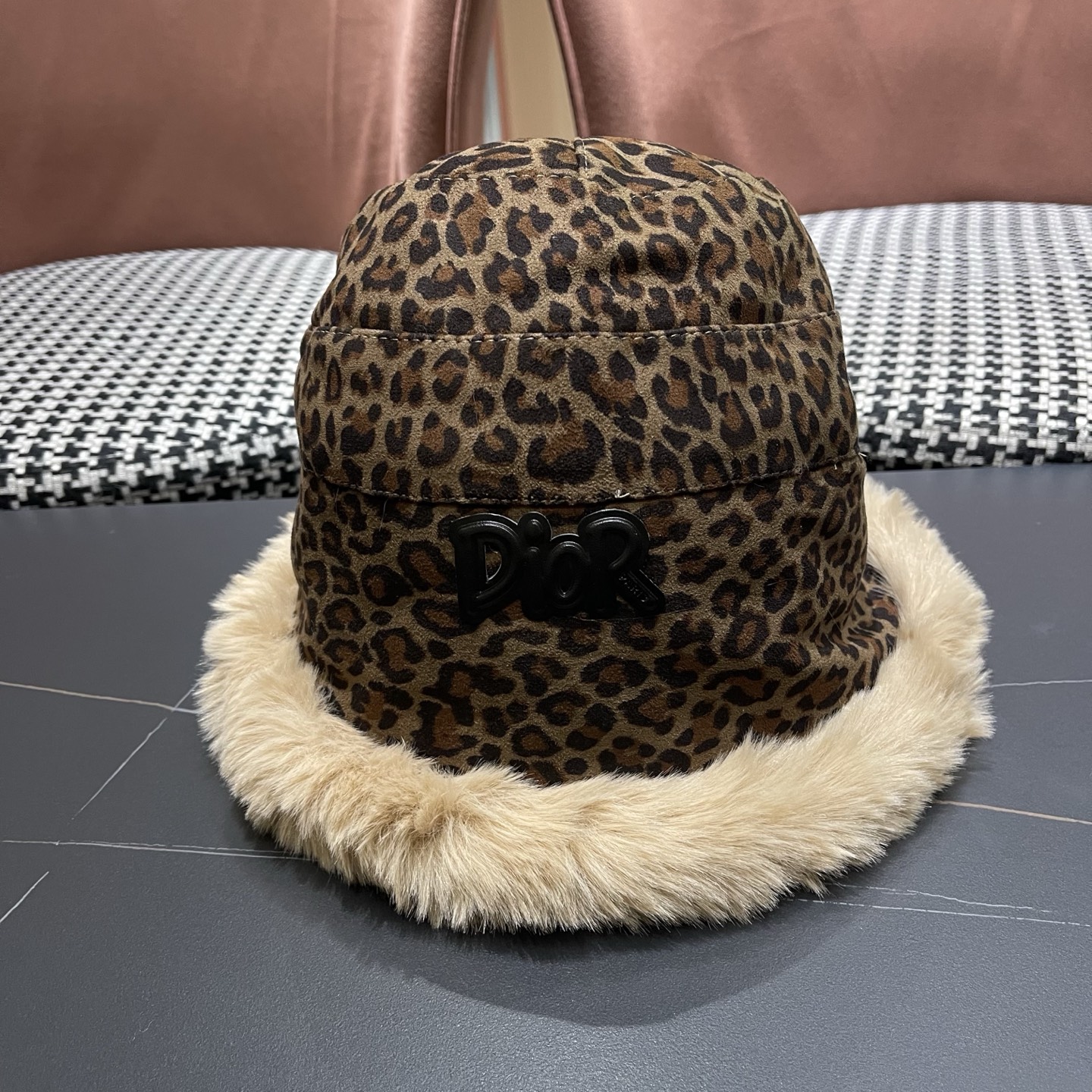 P115 迪奥Dior高级感复古豹纹毛绒帽子女秋冬季加 厚加绒保暖防寒护耳蒙古渔夫帽