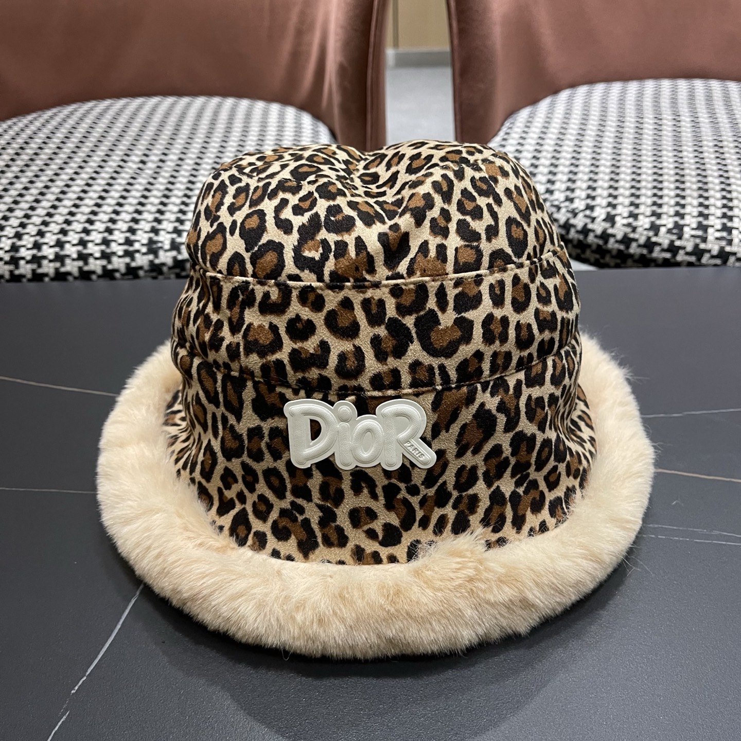 P115 迪奥Dior高级感复古豹纹毛绒帽子女秋冬季加 厚加绒保暖防寒护耳蒙古渔夫帽