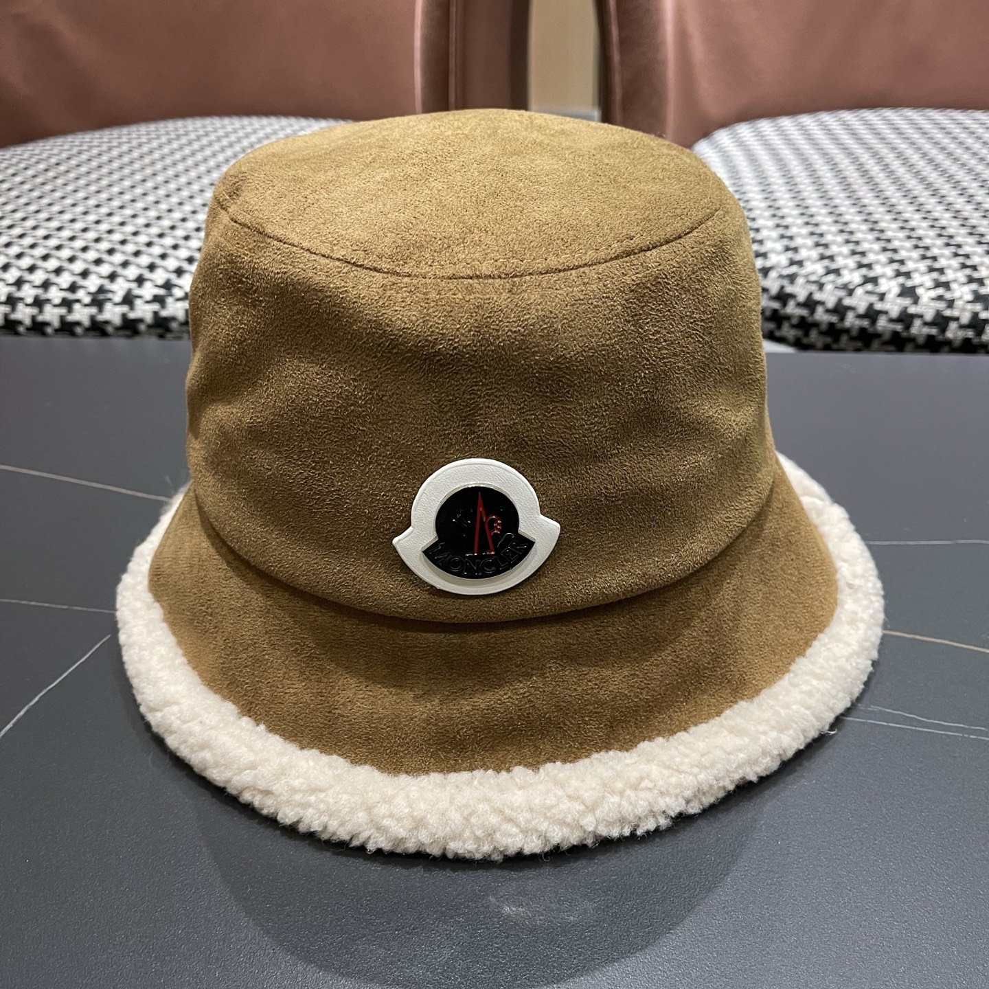 P120 MONCLER蒙口 韩版麂皮绒夹棉渔夫帽子女秋冬保暖
加绒厚款纯色百搭显脸小盆帽潮
