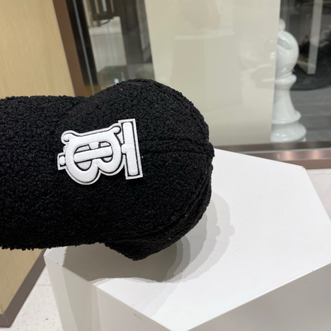🧢Burberry 巴宝莉🧢 秋冬保暖可爱羊羔毛棒球帽棒帽～颜值担当#