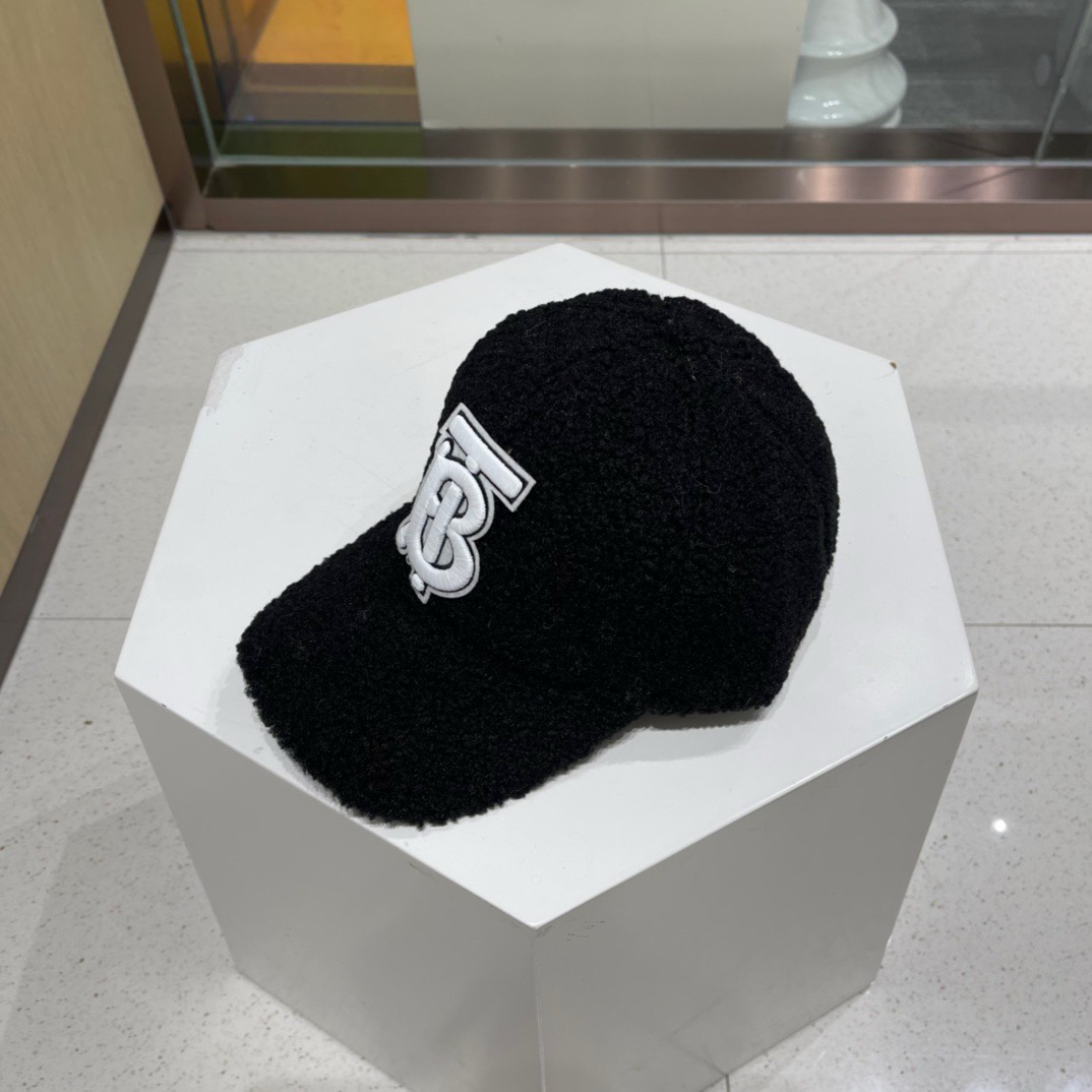 🧢Burberry 巴宝莉🧢 秋冬保暖可爱羊羔毛棒球帽棒帽～颜值担当#