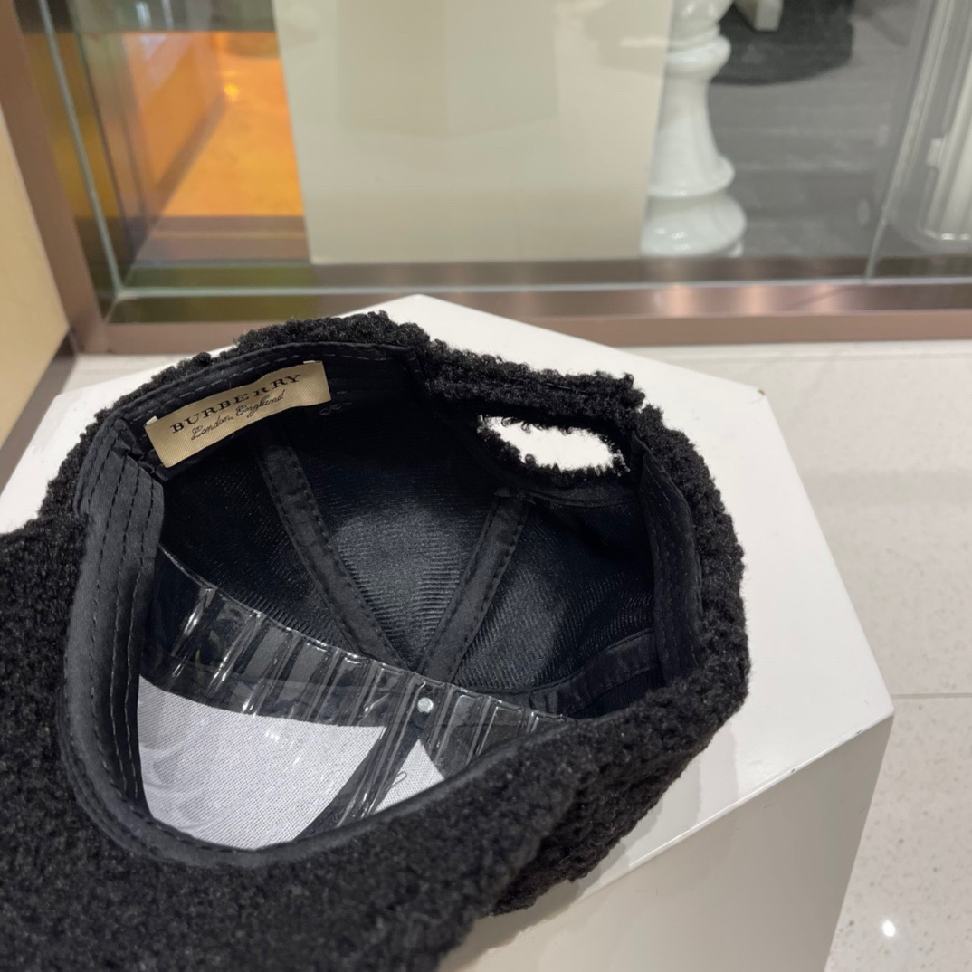🧢Burberry 巴宝莉🧢 秋冬保暖可爱羊羔毛棒球帽棒帽～颜值担当#