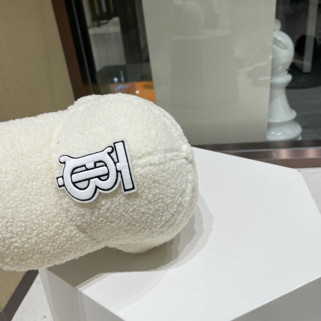 🧢Burberry 巴宝莉🧢 秋冬保暖可爱羊羔毛棒球帽棒帽～颜值担当#