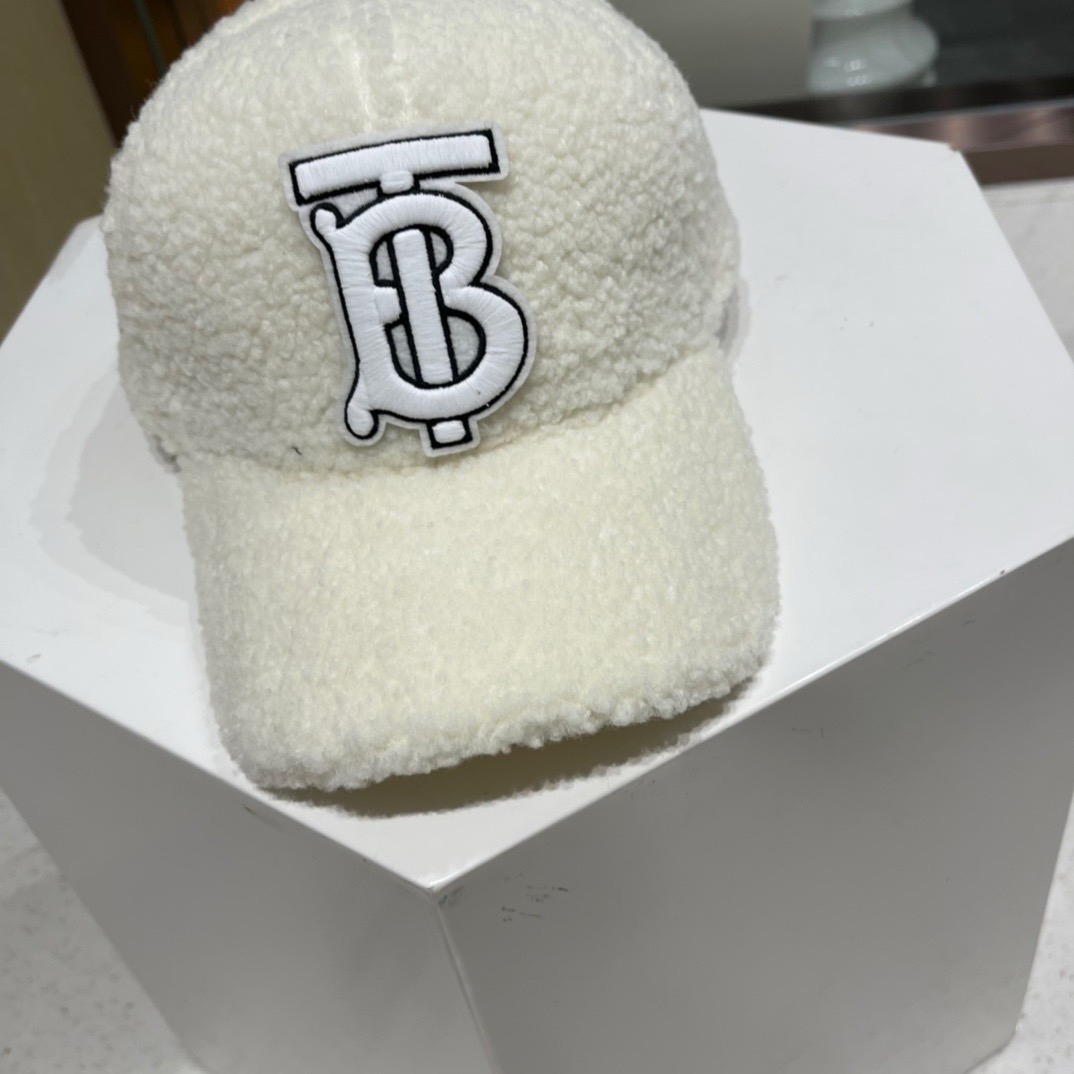 🧢Burberry 巴宝莉🧢 秋冬保暖可爱羊羔毛棒球帽棒帽～颜值担当#