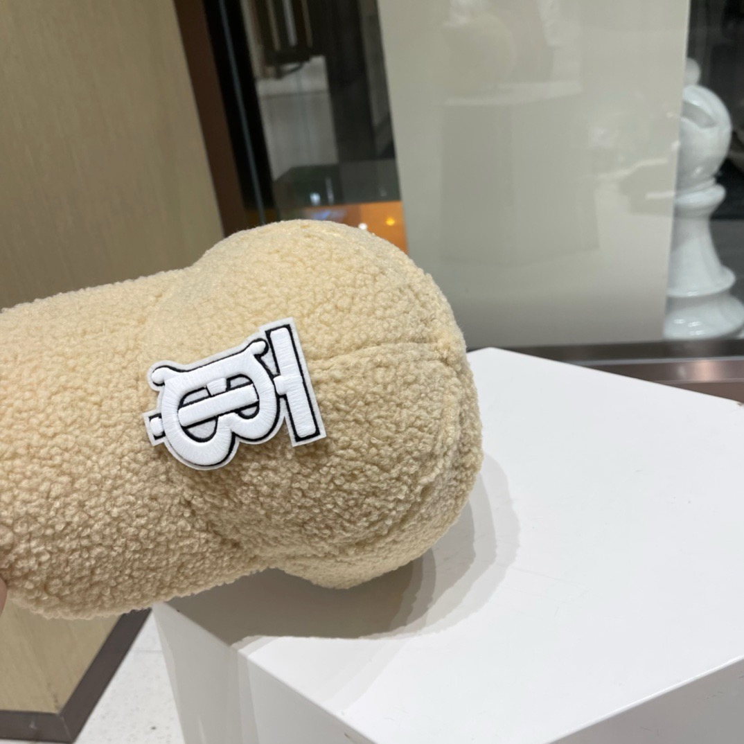 🧢Burberry 巴宝莉🧢 秋冬保暖可爱羊羔毛棒球帽棒帽～颜值担当#