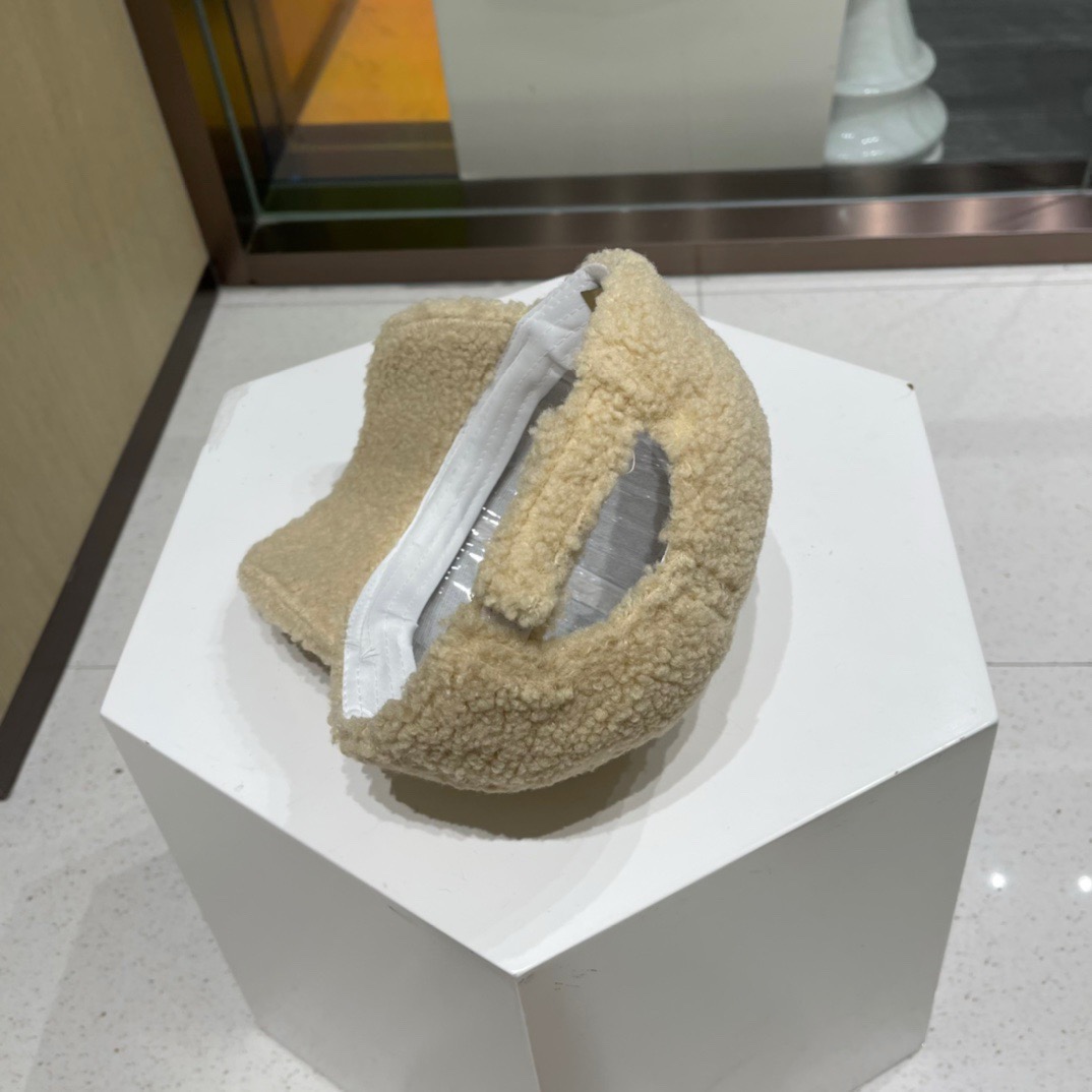 🧢Burberry 巴宝莉🧢 秋冬保暖可爱羊羔毛棒球帽棒帽～颜值担当#