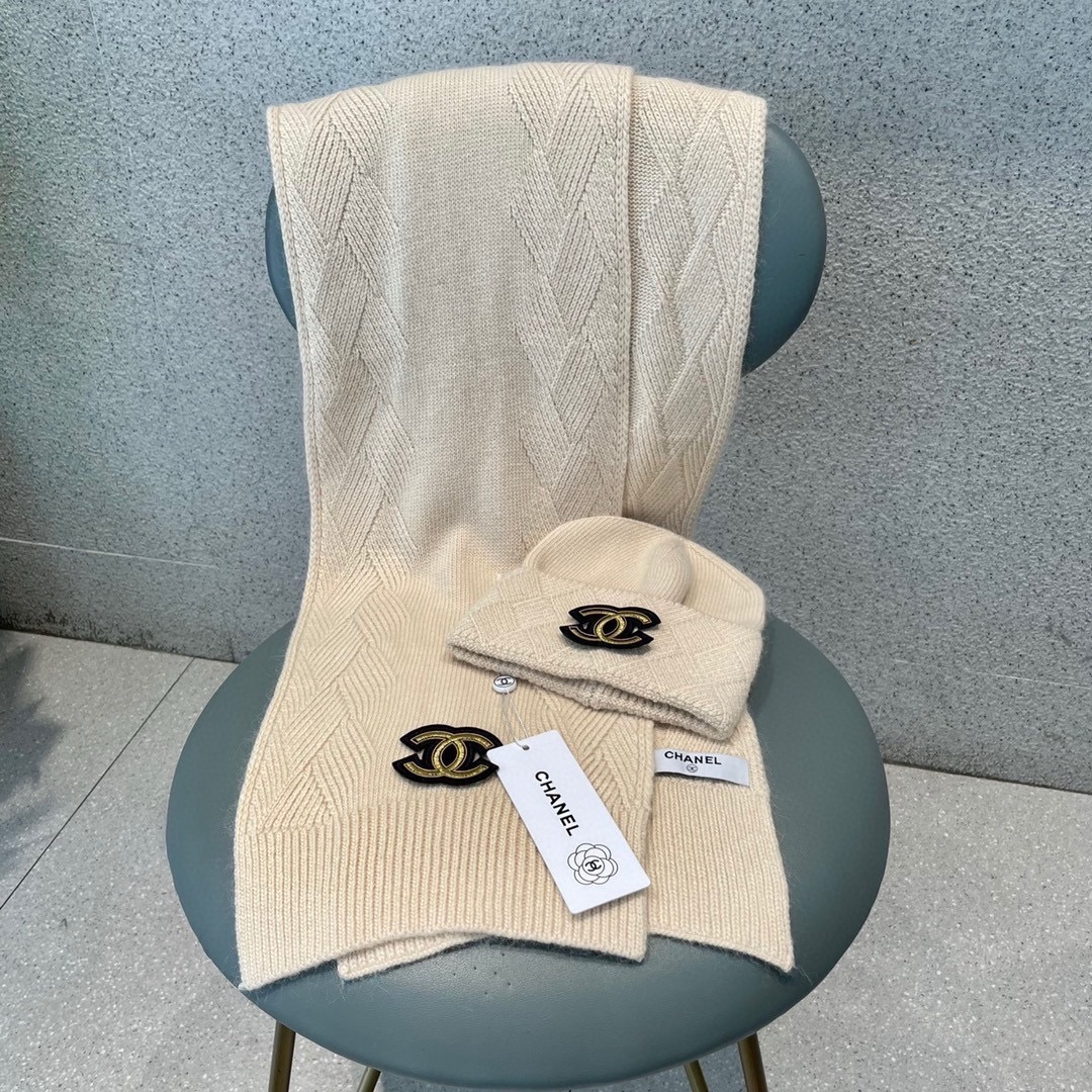 NO:659596,Chanel CHANEL official website new classic suit hat!  Hat and scarf!  The ingredients are 70% cashmere and 30% rabbit cashmere, blended, with great quality and feel!  It’s warm and super comfortable. This winter, all you need is a hat set like this. It’s warm and fashionable!  Welcome to choose!! Suit, suit, chanel, chanel, hats19860909香奈儿CHANEL官网新品经典套装帽子！帽子围巾！成份羊绒百分之70,兔绒百分之30,混纺而成,品质,手感一级棒！暖暖哒超级舒服～这个冬天你就差这么一套装帽子啦～又保暖又时尚！欢迎选择!!套装,套装,chanel,chanel,hats,accessory