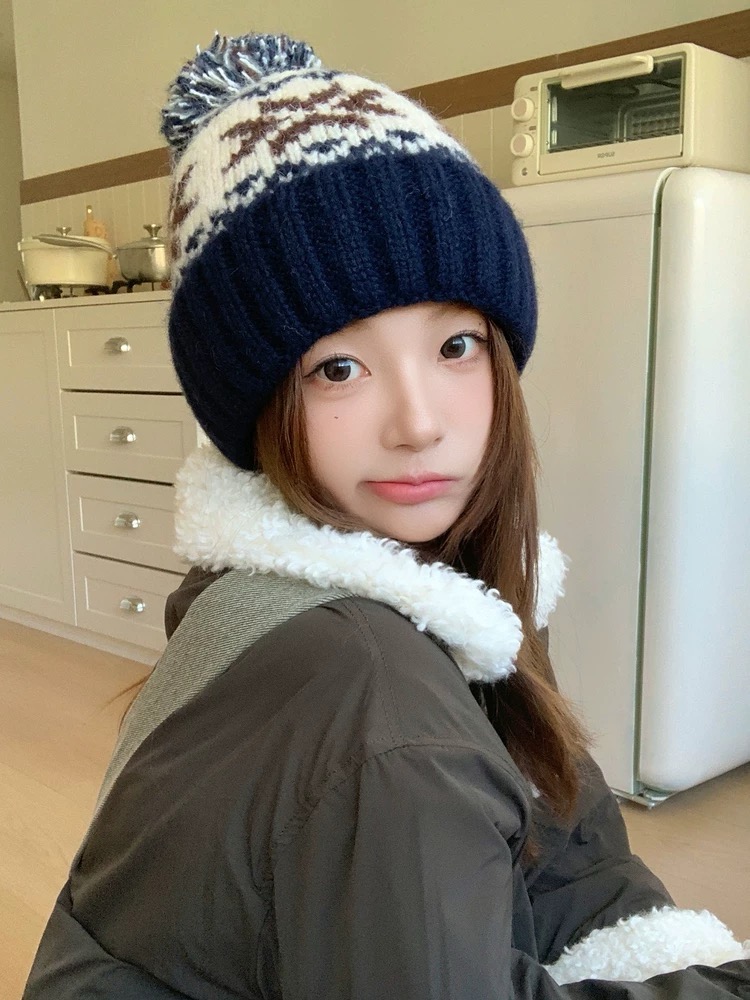 P115 普拉达 Prada 2025新款秋冬保暖复古提花毛线帽子女费尔岛可爱毛球针织帽包头帽