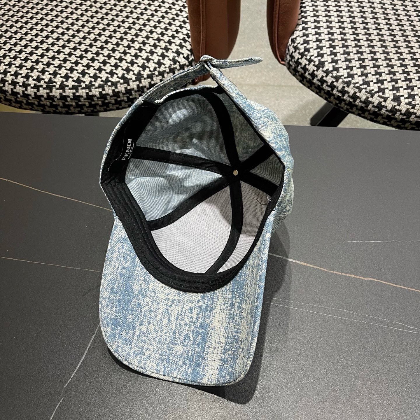 Fendi（芬迪）春秋季新款个性风流星线棒球帽男女遮阳休闲 复古户外鸭舌帽子
