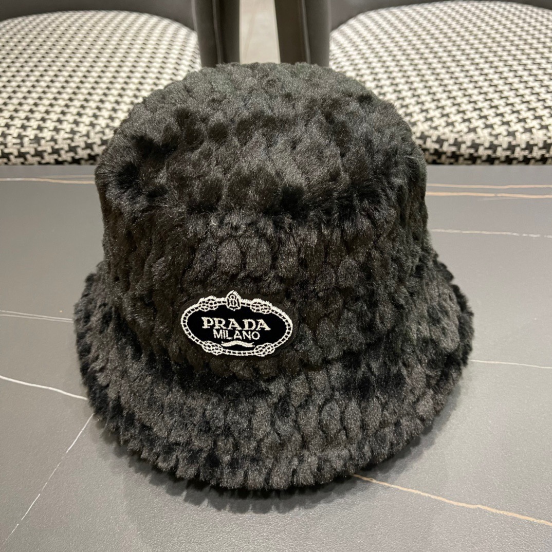 NO:617559,Prada Prada autumn and winter women's fisherman hat plus velvet and thickened plush warm ear protection hat showing face small hat fisherman hat baseball cap knitted hat, hat, prada, prada, espadrilles, hats19860909普拉达Prada秋冬女渔夫帽加绒加厚毛绒保暖护耳帽显脸小帽子渔夫帽棒球帽针织帽,帽子,prada,prada,espadrilles,hats,hat