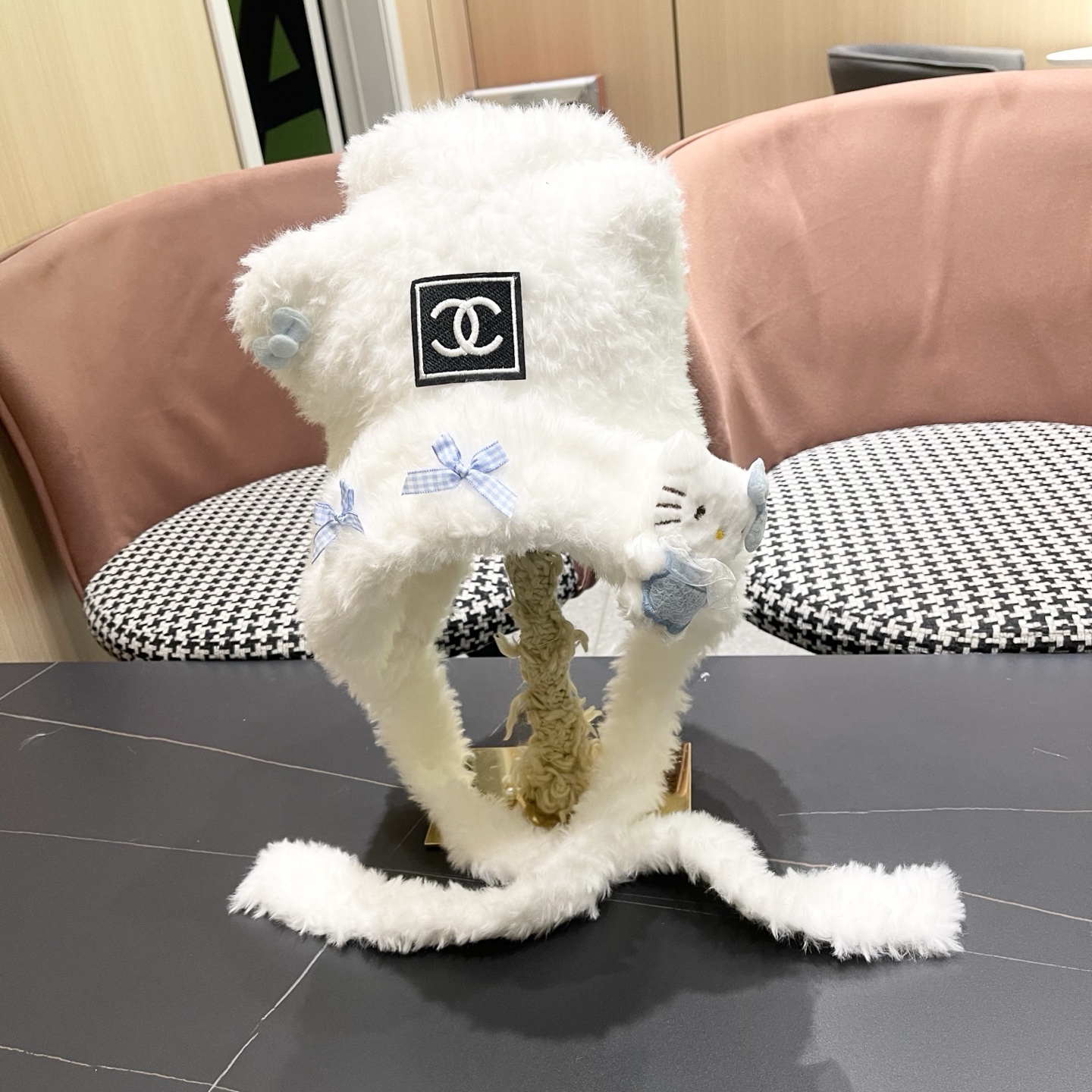 NO:617538,CHANEL Chanel Japanese cartoon plush bear ear strap Lei Feng hat for women in autumn and winter, fashionable warm and cold-proof small ear protection hat, fisherman hat, baseball cap, knitted hat, hat, chanel, chanel, espadrilles, hats19860909CHANEL香奈儿 日系卡通毛绒小熊耳朵绑带雷锋帽女秋冬 时尚保暖防寒显脸小护耳帽帽子渔夫帽棒球帽针织帽,帽子,chanel,chanel,espadrilles,hats,hat