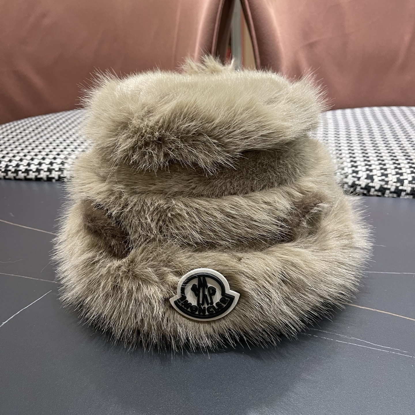 NO:617548,MONCLER (muzzle) cute cat-eared plush fisherman hat for women in autumn and winter, new style, cold-proof, windproof and warm, versatile face-showing small basin hat, trendy hat, fisherman hat, baseball cap, knitted hat, hat, Moncler, espadrilles, hats19860909MONCLER（蒙口） 可爱猫耳毛绒渔夫帽子女秋冬新款防寒防风保暖 百搭显脸小盆帽潮帽子渔夫帽棒球帽针织帽,帽子,Moncler,espadrilles,hats,hat