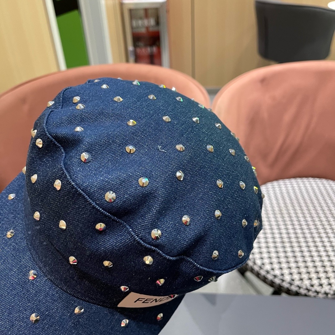 芬迪 复古水洗字母水钻平顶帽子女夏季时尚百搭旵脸小鸭舌帽防晒遮阳