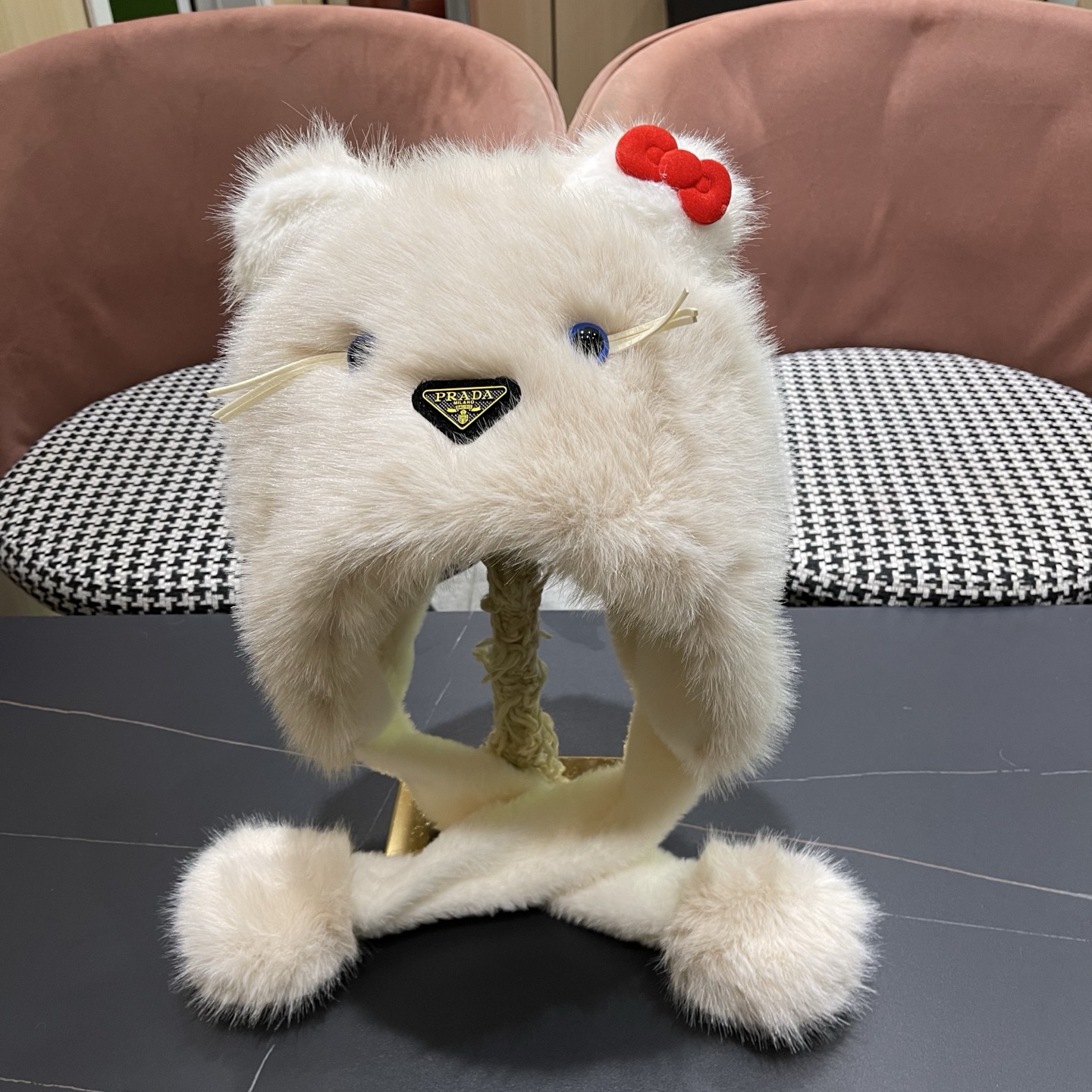 P125 普拉达PRADA可爱猫咪蝴蝶结毛绒帽子女冬季耳朵会动加
绒加厚保暖包头帽雷锋帽