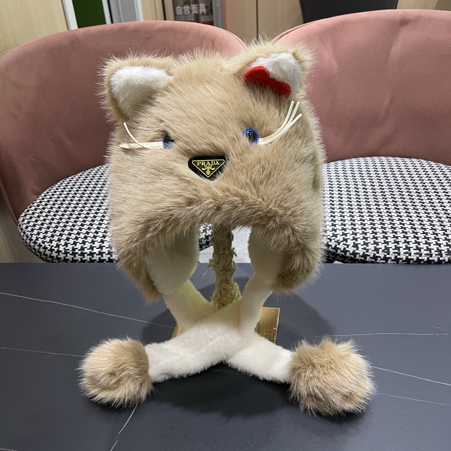 P125 普拉达PRADA可爱猫咪蝴蝶结毛绒帽子女冬季耳朵会动加
绒加厚保暖包头帽雷锋帽